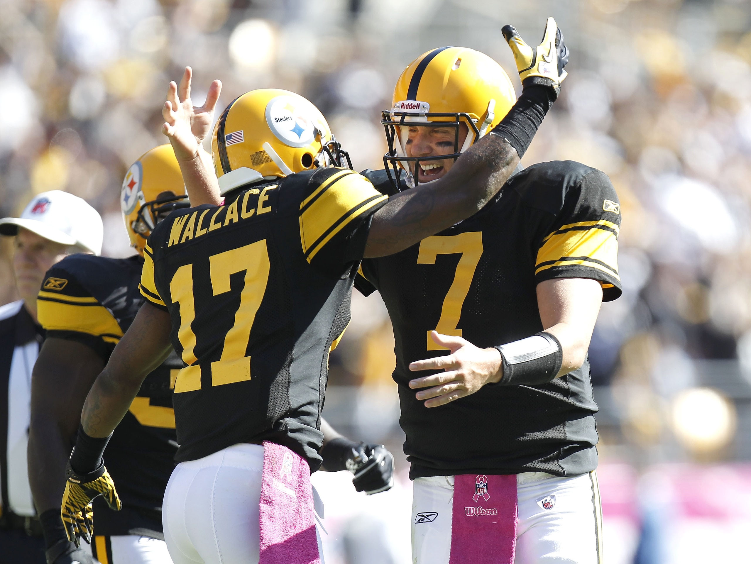 PITTSBURGH - OCTOBER 17:  Ben Roethlisberger #7 of the Pittsburgh Steelers celebrates a second quarter touchdown pass with Mike Wallace while playing the Cleveland Browns on October 17, 2010 at Heinz Field in Pittsburgh, Pennsylvania.  (Photo by Gregory S