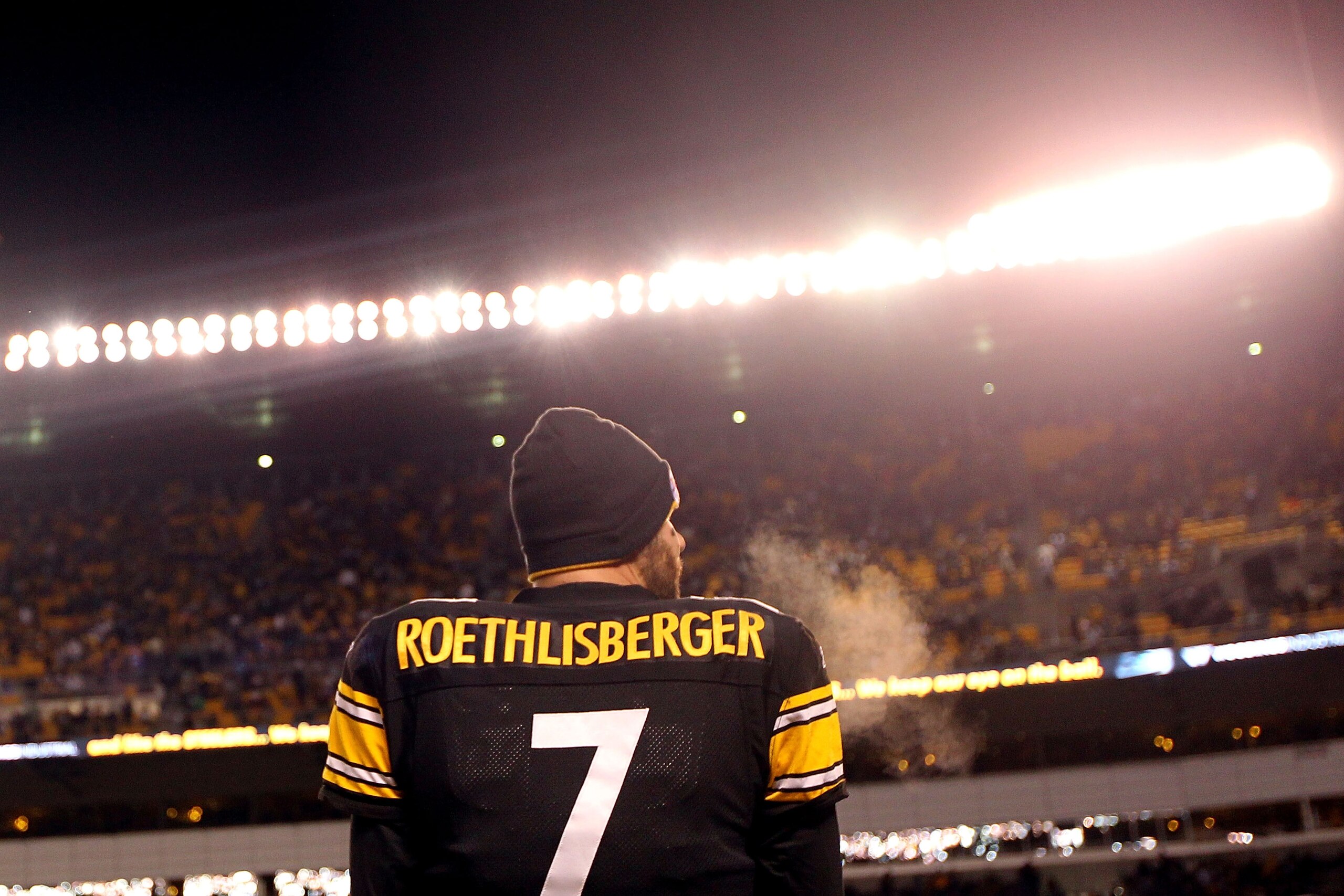 PITTSBURGH, PA - JANUARY 23:  Quarterback Ben Roethlisberger #7 of the Pittsburgh Steelers looks on against the New York Jets during the 2011 AFC Championship game at Heinz Field on January 23, 2011 in Pittsburgh, Pennsylvania. The Steelers won 24-19. (Ph