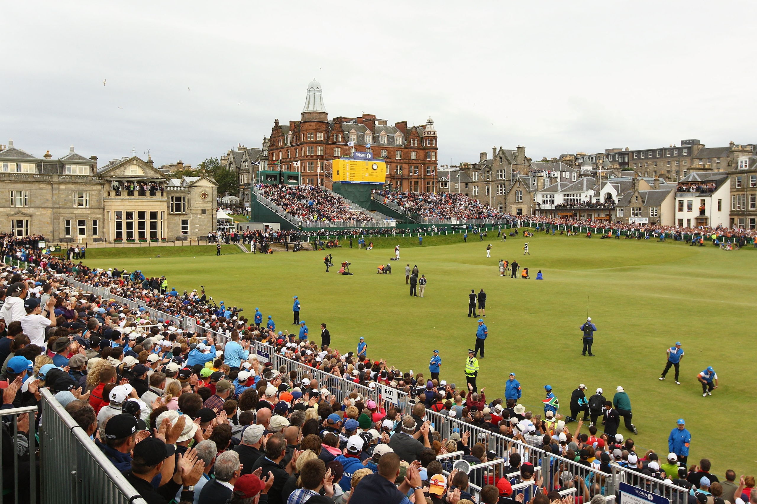 ST ANDREWS, SCOTLAND - JULY 18: Louis Oosthuizen of South Africa celebrates his seven-stroke victory on the 18th green in the final round of the 139th Open Championship on the Old Course, St Andrews on July 18, 2010 in St Andrews, Scotland. (Photo by Ri ST ANDREWS, SCOTLAND - JULY 18: Louis Oosthuizen of South Africa celebrates his seven-stroke victory on the 18th green in the final round of the 139th Open Championship on the Old Course, St Andrews on July 18, 2010 in St Andrews, Scotland. (Photo by Ri