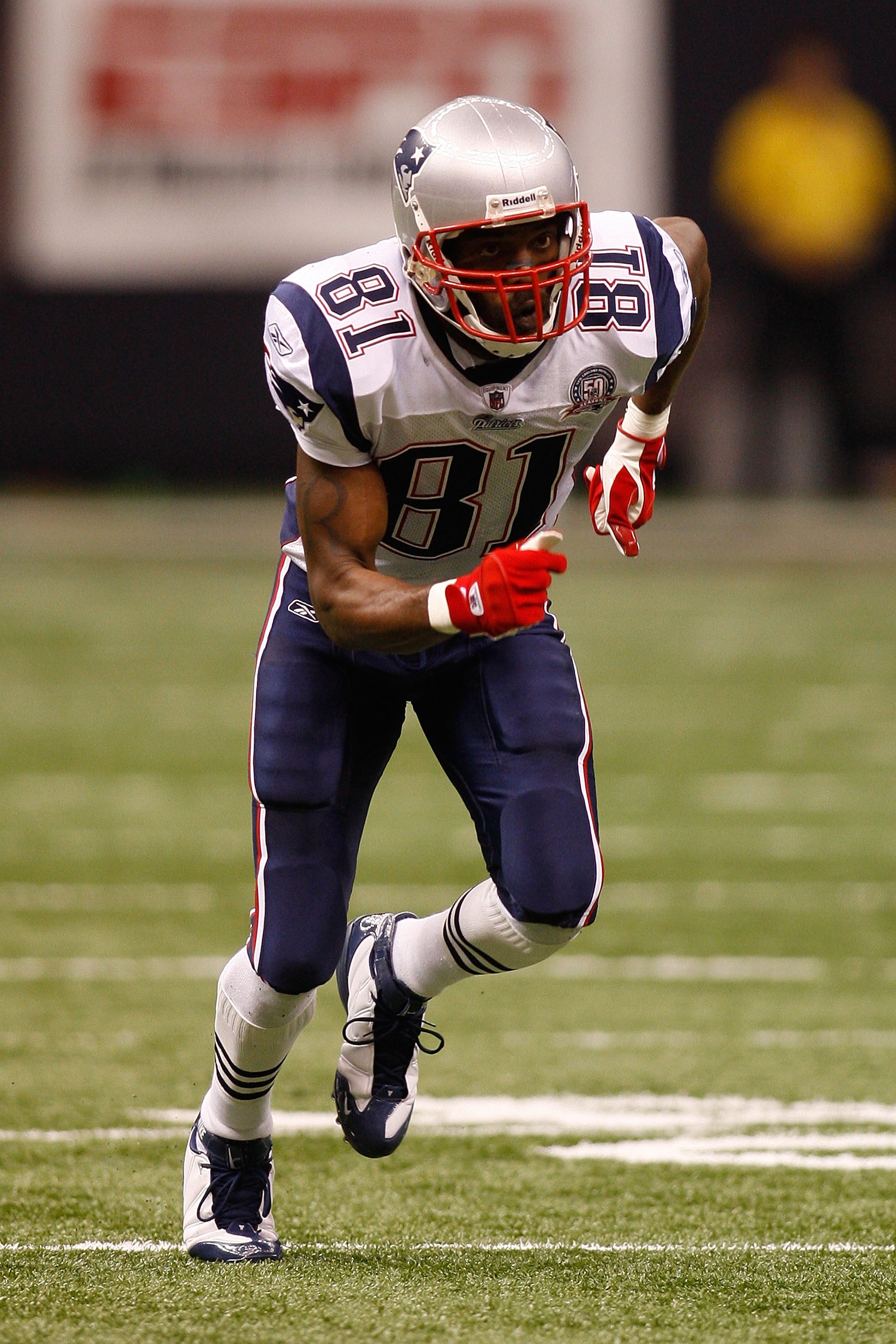 14 September 2009. Patriot Wide Receiver Randy Moss (81) runs