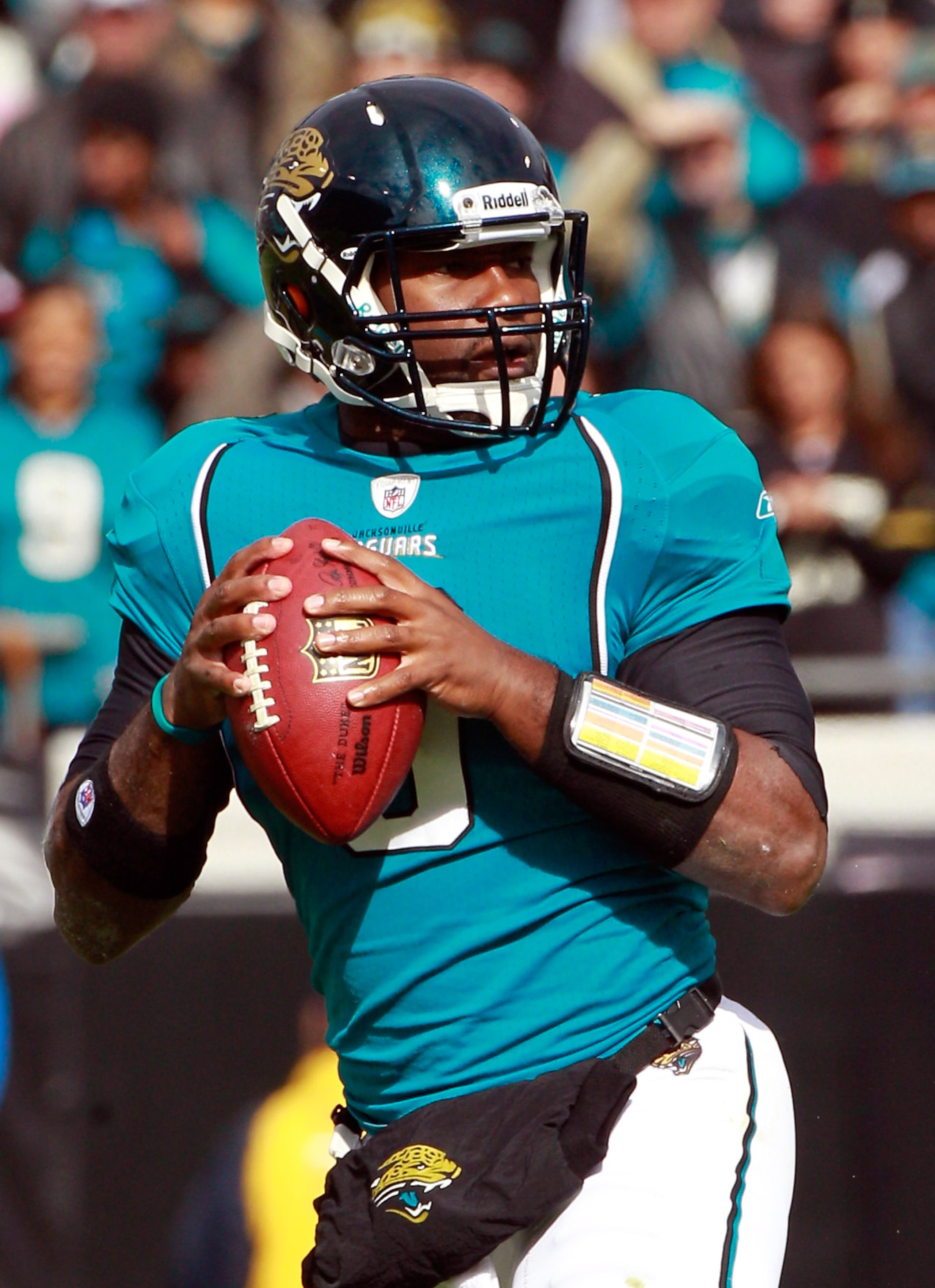 JACKSONVILLE, FL - DECEMBER 12: Quarterback David Garrard #9 of the Jacksonville Jaguars attempts a pass during the game against the Oakland Raiders at EverBank Field on December 12, 2010 in Jacksonville, Florida. (Photo by Sam Greenwood/Getty Images) JACKSONVILLE, FL - DECEMBER 12: Quarterback David Garrard #9 of the Jacksonville Jaguars attempts a pass during the game against the Oakland Raiders at EverBank Field on December 12, 2010 in Jacksonville, Florida. (Photo by Sam Greenwood/Getty Images)