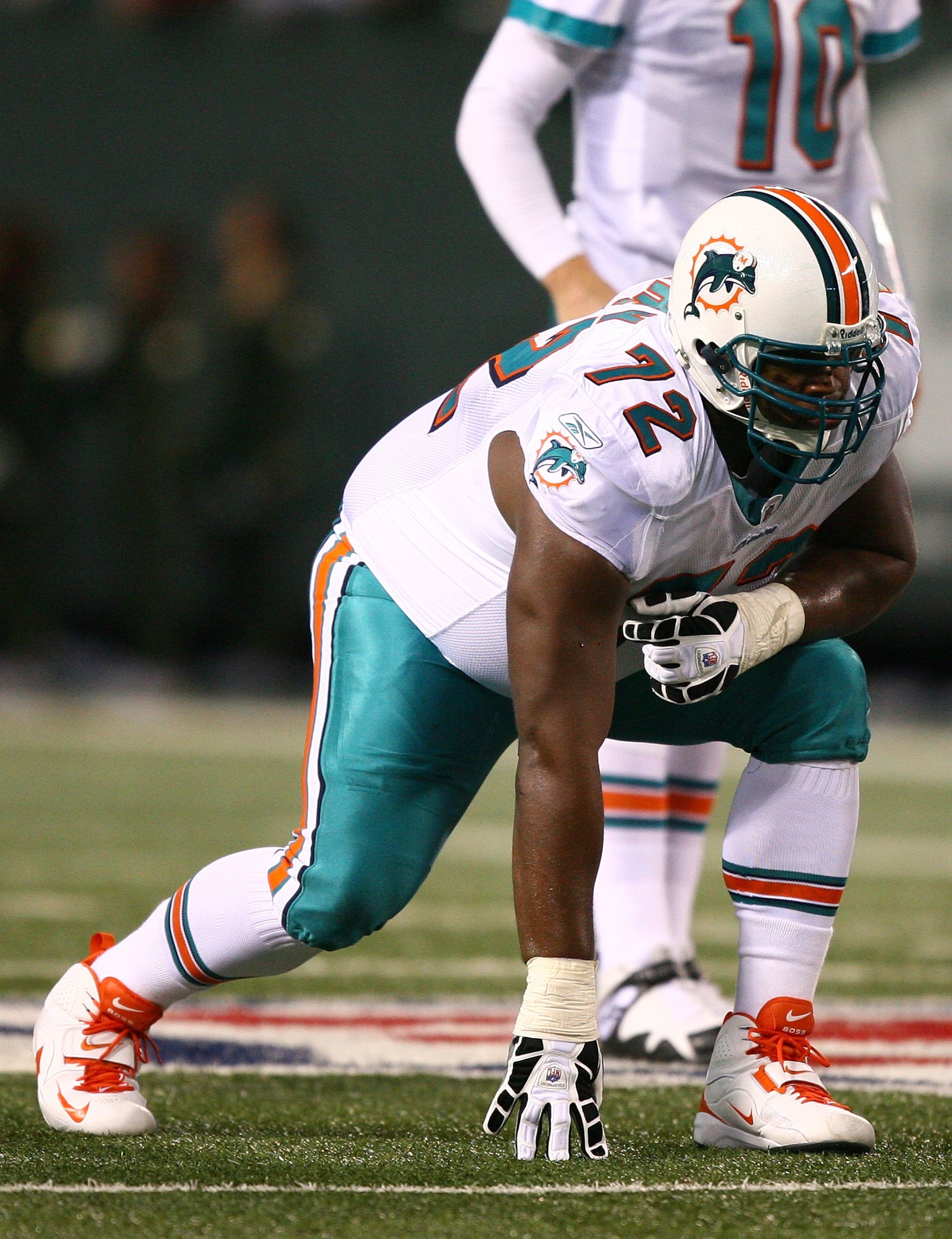 EAST RUTHERFORD, NJ - DECEMBER 28:  Vernon Carey #72 of the Miami Dolphins in action against the New York Jets during their game on December 28, 2008 at Giants Stadium in East Rutherford, New Jersey.  (Photo by Al Bello/Getty Images)