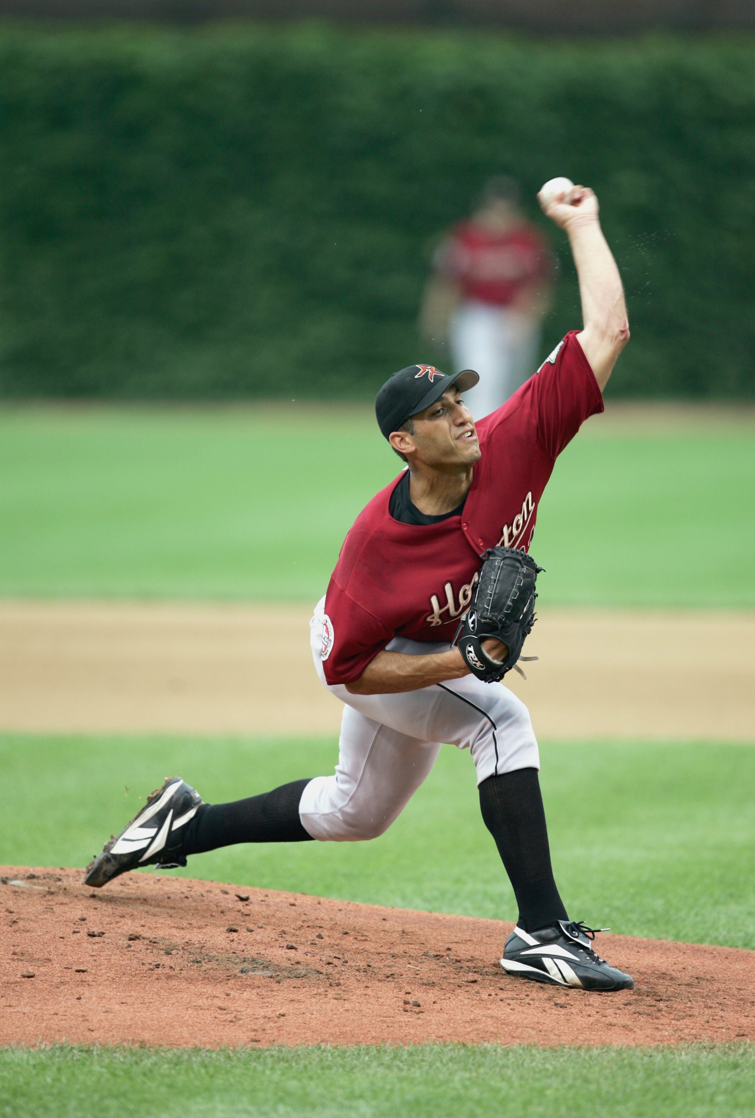 CHICAGO - JULY 20:  Pitcher Andy Pettitte #21 of the Houston Astros pitches during the game against the Chicago Cubs on July 20, 2006 at Wrigley Field in Chicago, Illinois. (Photo by Jonathan Daniel/Getty Images)