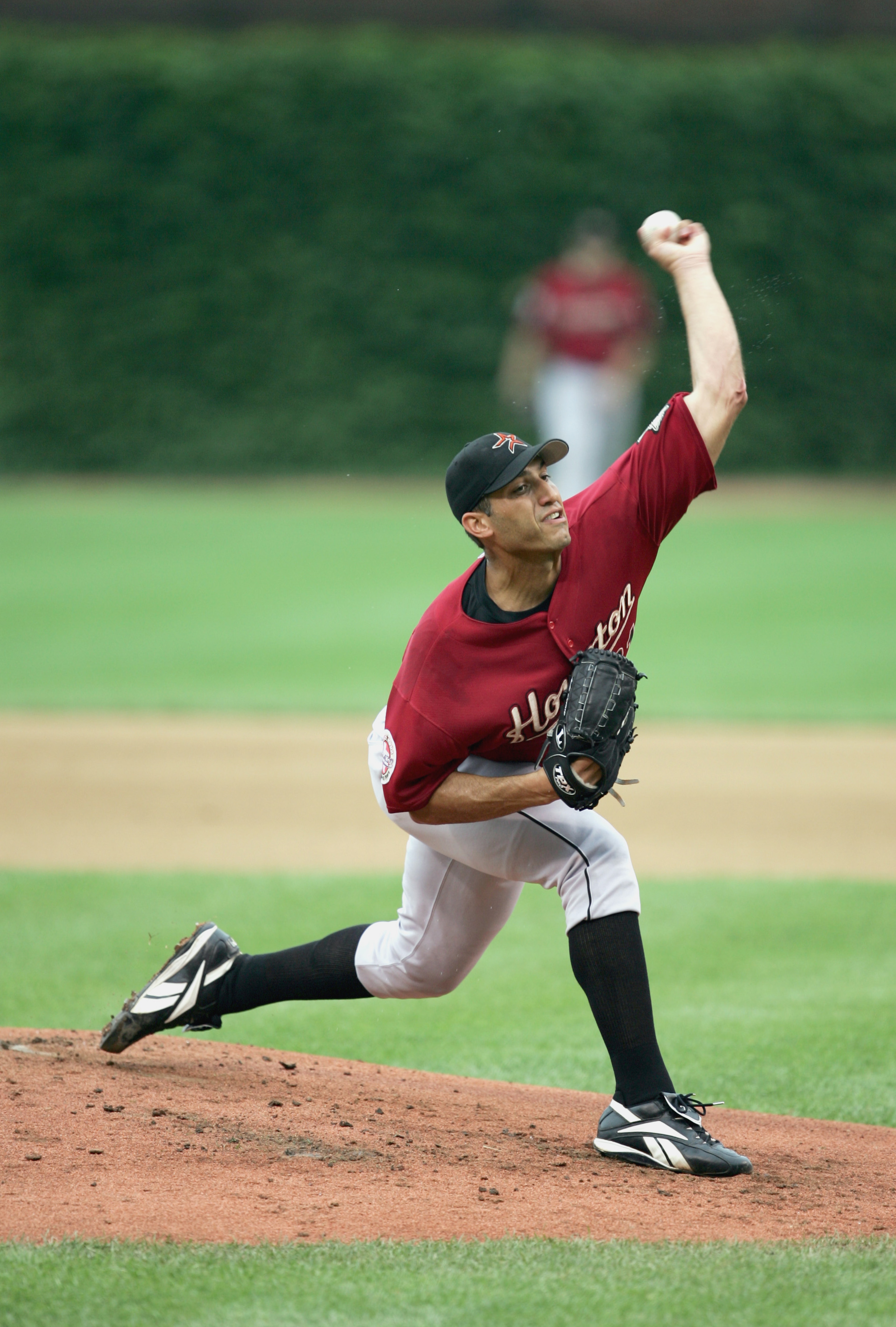 CHICAGO - JULY 20:  Pitcher Andy Pettitte #21 of the Houston Astros pitches during the game against the Chicago Cubs on July 20, 2006 at Wrigley Field in Chicago, Illinois. (Photo by Jonathan Daniel/Getty Images)