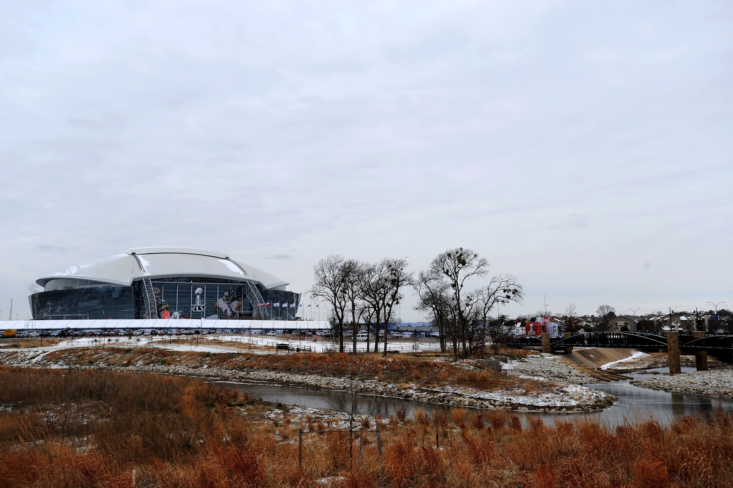 ARLINGTON, TX - FEBRUARY 02:  The outside of Cowboys Stadium on February 2, 2011 in Arlington, Texas. Cowboys Stadium will host Super Bowl XLV on February 6, 2011 between the Pittsburgh Steelers and the Green Bay Packers in Arlington, Texas.   (Photo by M