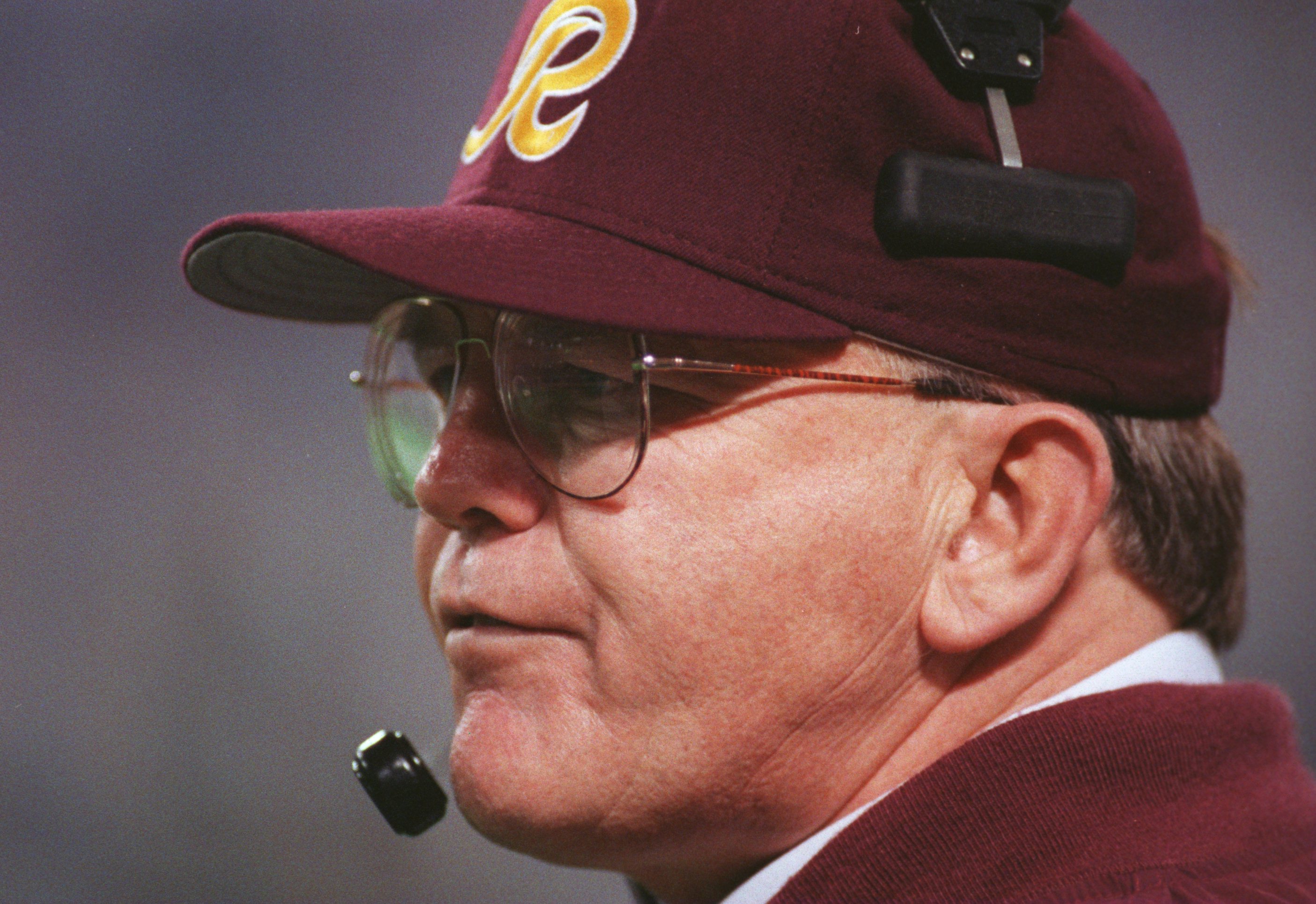 26 JAN 1992:  WASHINGTON HEAD COACH JOE GIBBS ON THE SIDELINE DURING THE REDSKINS 37-24 VICTORY OVER THE BUFFALO BILLS IN SUPER BOWL XXVI AT THE METRODOME IN MINNEAPOLIS, MINNESOTA. Mandatory Credit: Mike Powell/ALLSPORT