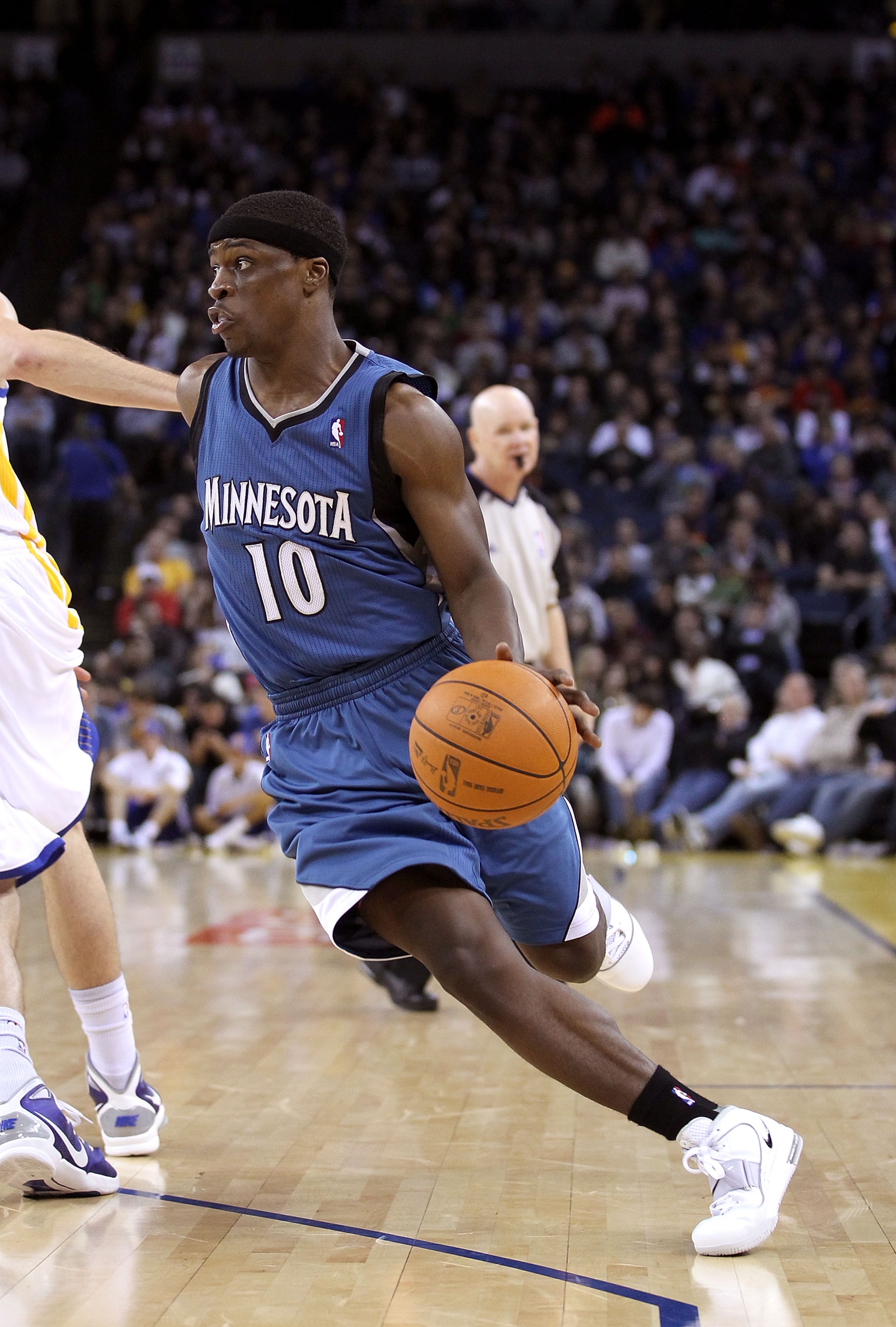 OAKLAND, CA - DECEMBER 14:  Jonny Flynn #10 of the Minnesota Timberwolves in action against the Golden State Warriors at Oracle Arena on December 14, 2010 in Oakland, California.  NOTE TO USER: User expressly acknowledges and agrees that, by downloading a
