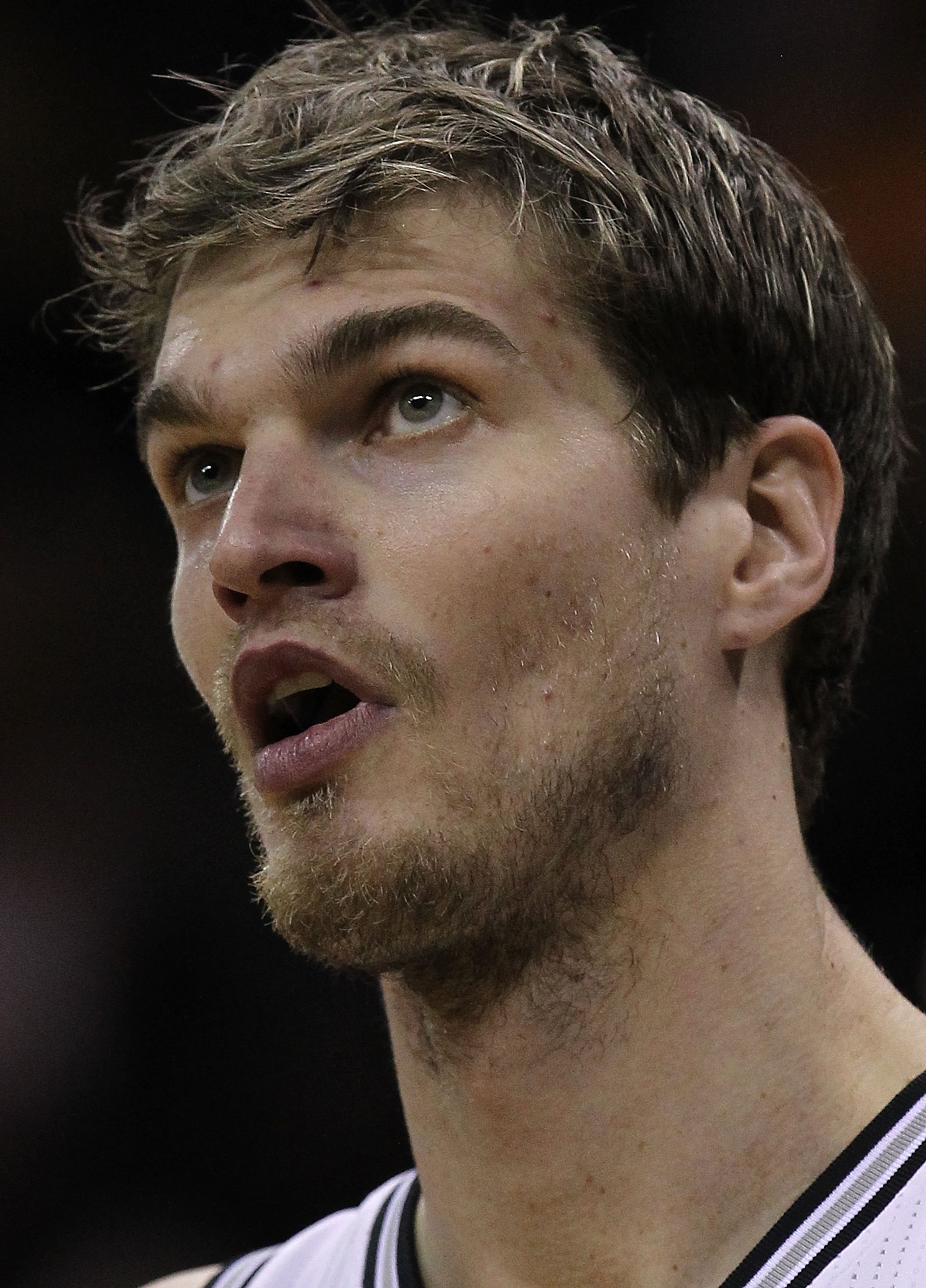 SAN ANTONIO, TX - DECEMBER 28:  Forward Tiago Splitter #22 of the San Antonio Spurs during play against the Los Angeles Lakers at AT&T Center on December 28, 2010 in San Antonio, Texas.  NOTE TO USER: User expressly acknowledges and agrees that, by downlo