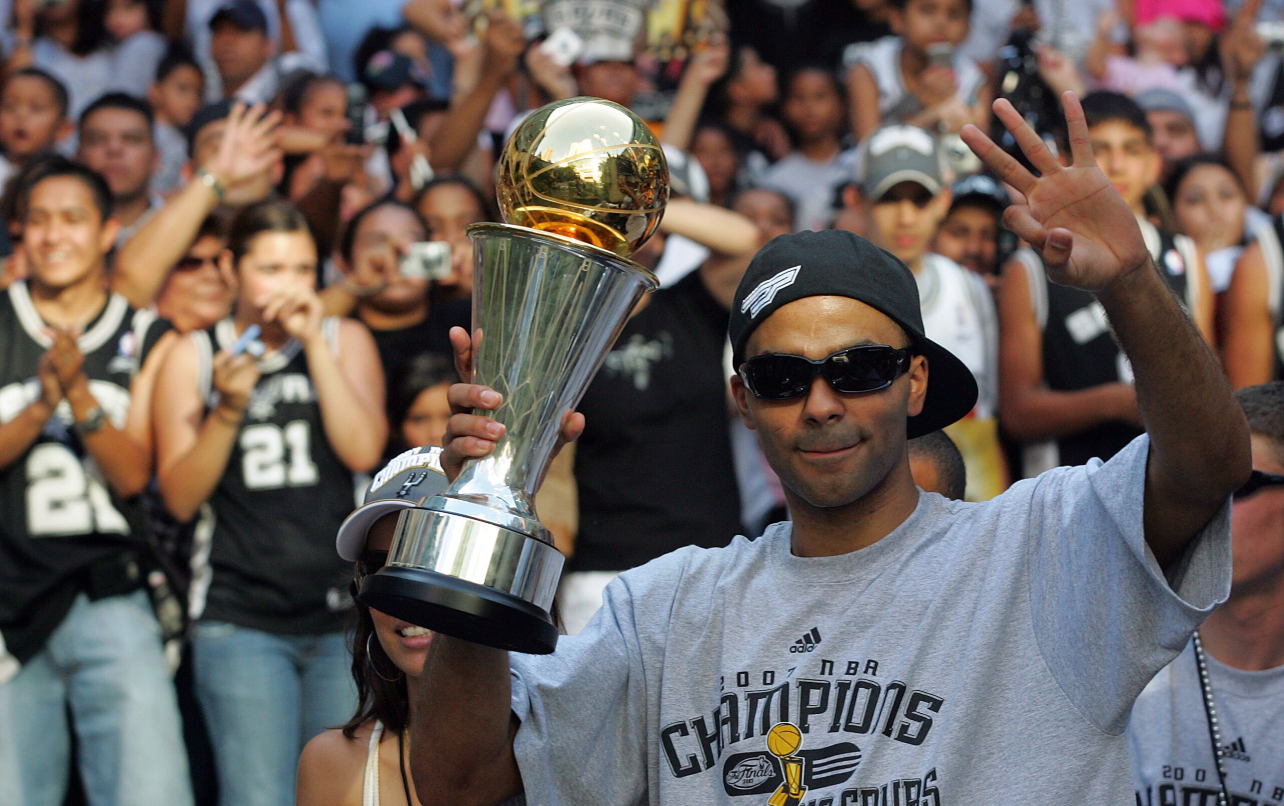 SAN ANTONIO - JUNE 17:  Tony Parker #9 of the San Antonio Spurs waves to the fans during the NBA championship parade down the San Antonio River walk June 17, 2007 in San Antonio, Texas. NOTE TO USER: User expressly acknowledges and agrees that, by downloa