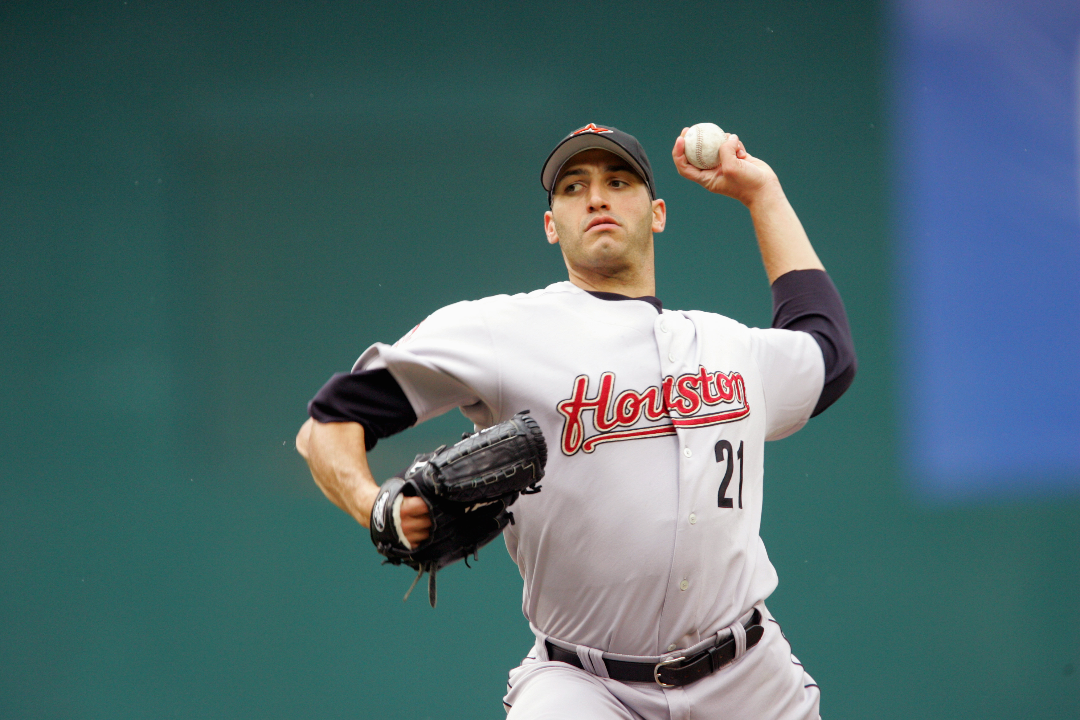 WASHINGTON - MAY 25:  Andy Pettitte #21 of the Houston Astros pitches against the Washington Nationals on May 25, 2006 at RFK Stadium in Washington, DC. The Nationals defeated the Astros 8-5. (Photo by Jamie Squire/Getty Images)