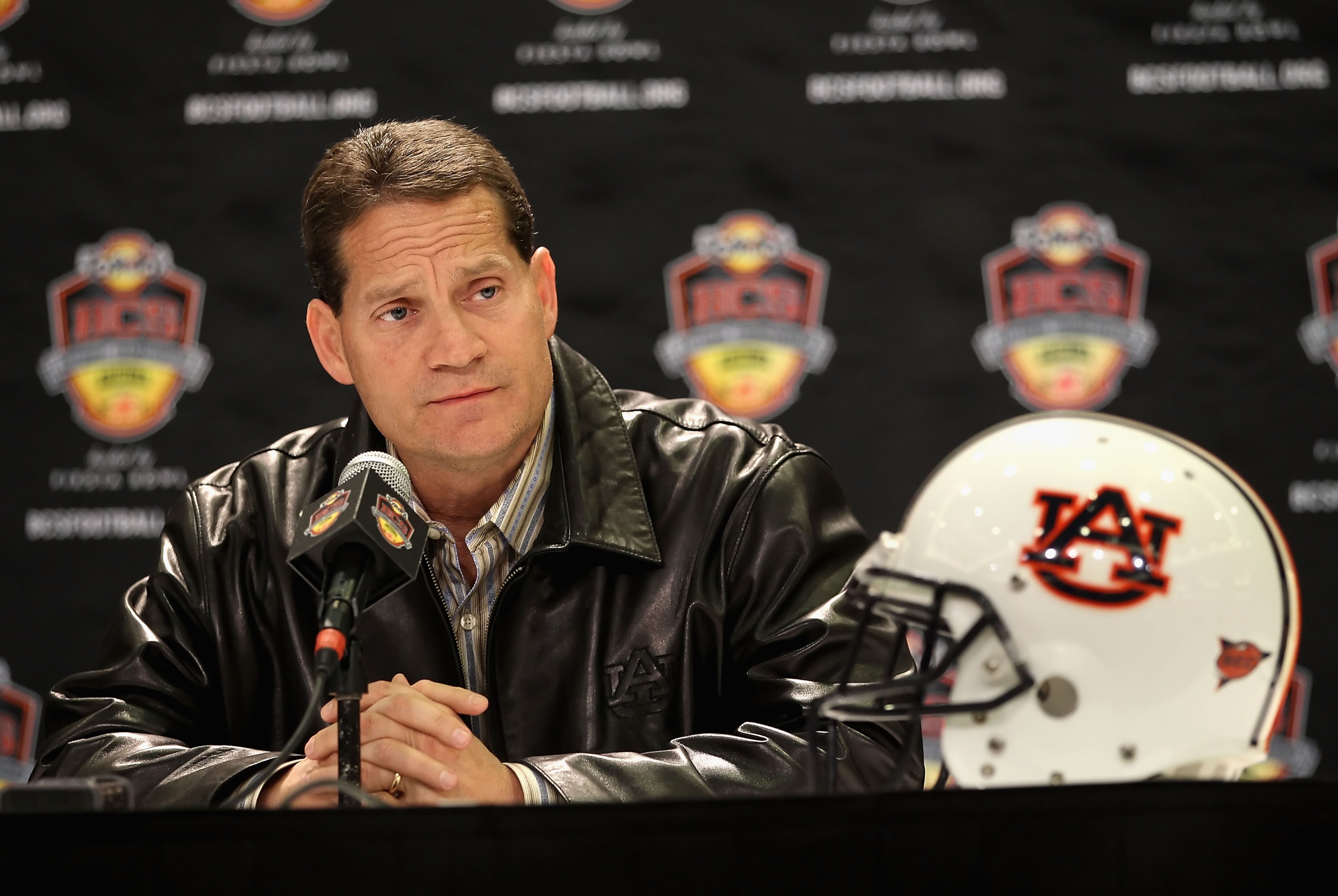 SCOTTSDALE, AZ - JANUARY 11:  Head coach Gene Chizik of the Auburn Tigers speaks to the media during a press conference for the Tostitos BCS National Championship Game at the JW Marriott Camelback Inn on January 11, 2011 in Scottsdale, Arizona.  (Photo by