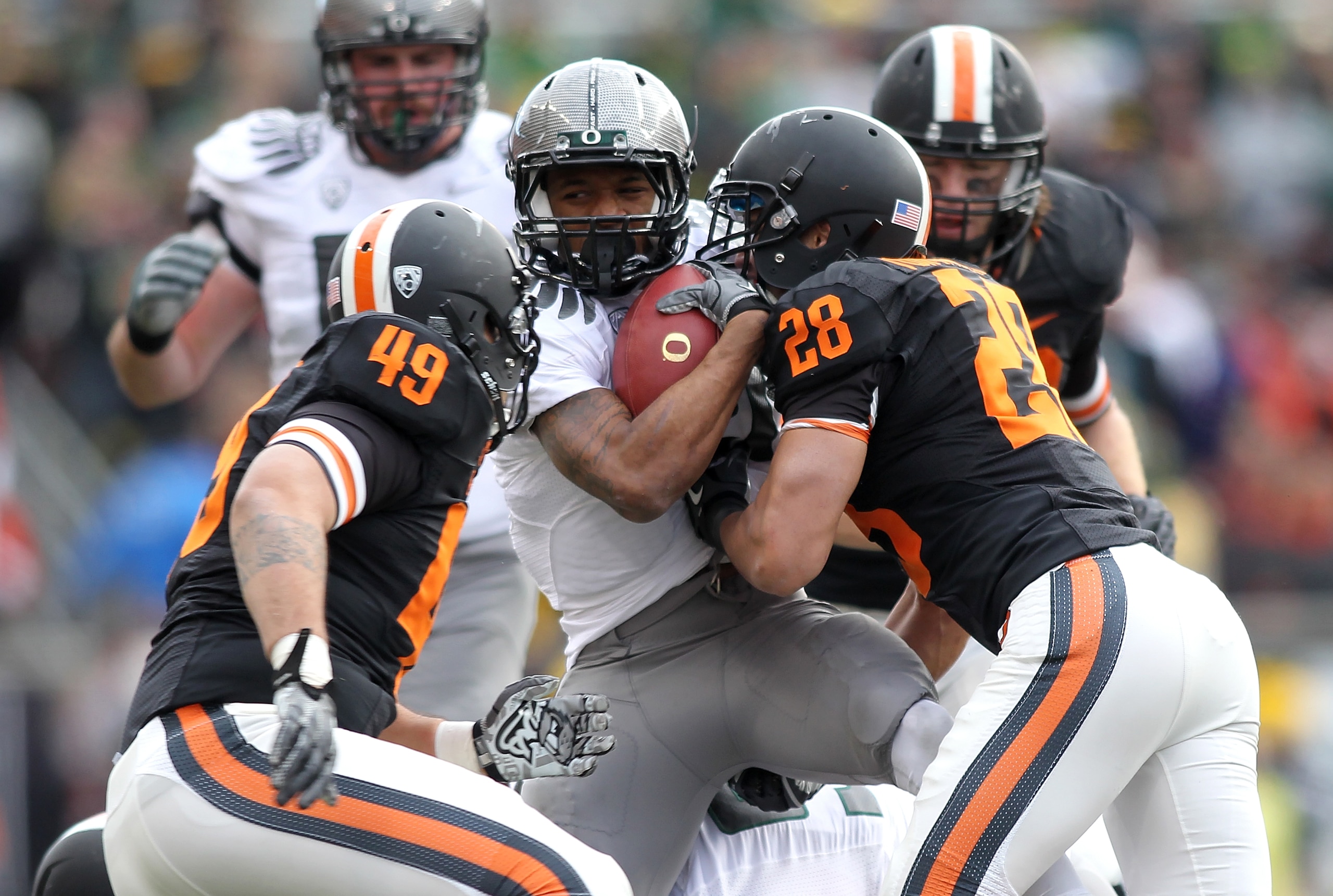 CORVALLIS, OR - DECEMBER 04:  LaMichael James #21 of the Oregon Ducks runs te ball against  the Oregon State Beavers during the 114th Civil War on December 4, 2010 at the Reser Stadium in Corvallis, Oregon.  (Photo by Jonathan Ferrey/Getty Images)