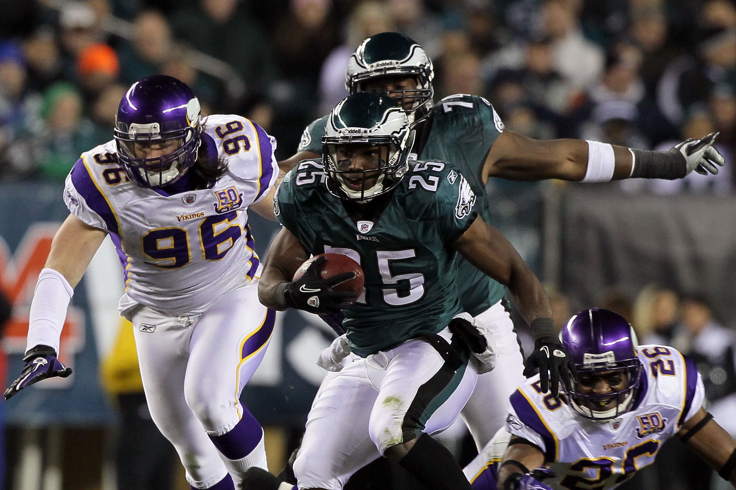 PHILADELPHIA, PA - DECEMBER 28: LeSean McCoy #25 of the Philadelphia Eagles in action against the Minnesota Vikings at Lincoln Financial Field on December 28, 2010 in Philadelphia, Pennsylvania. (Photo by Jim McIsaac/Getty Images) PHILADELPHIA, PA - DECEMBER 28: LeSean McCoy #25 of the Philadelphia Eagles in action against the Minnesota Vikings at Lincoln Financial Field on December 28, 2010 in Philadelphia, Pennsylvania. (Photo by Jim McIsaac/Getty Images)