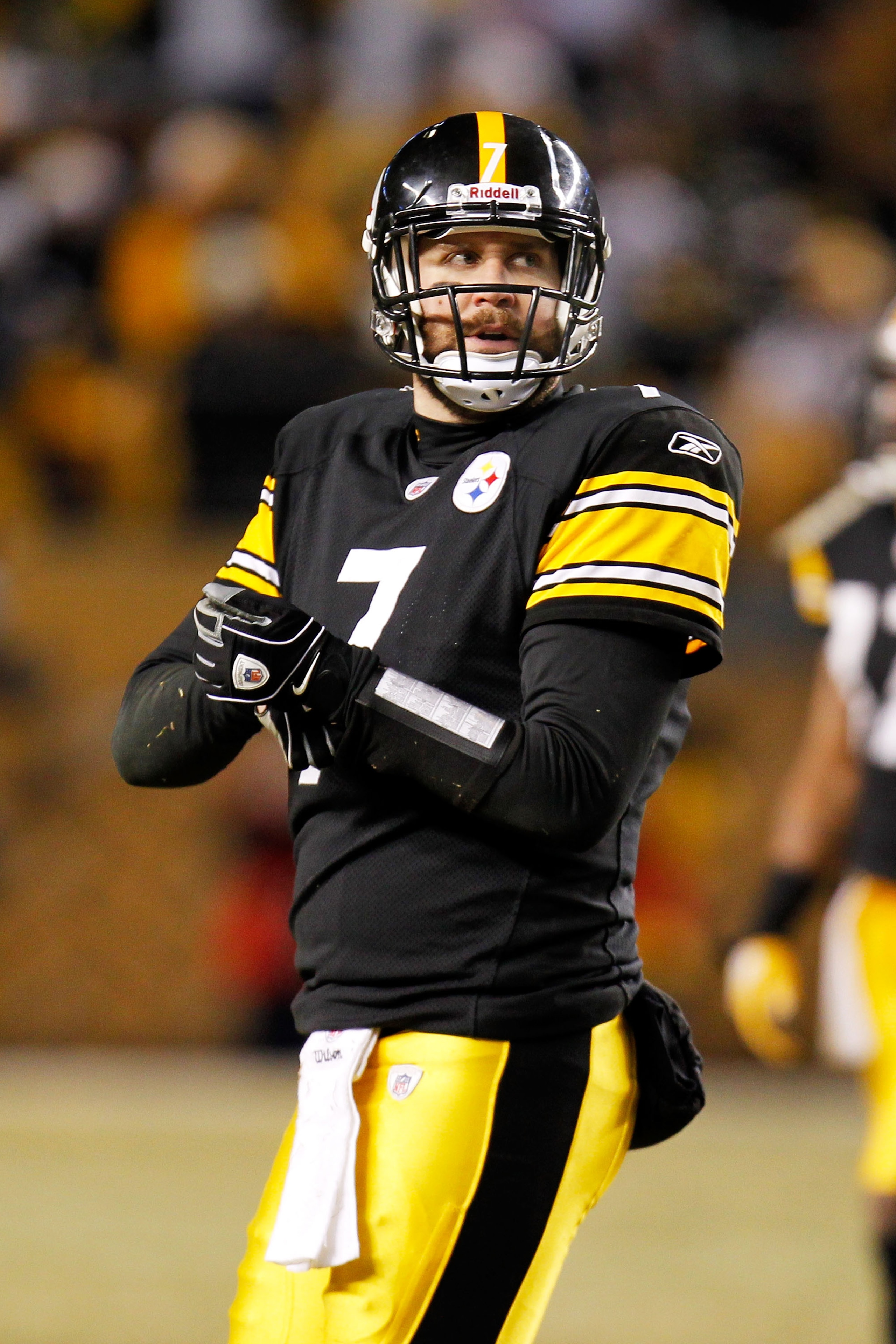 PITTSBURGH, PA - JANUARY 23: Ben Roethlisberger #7 of the Pittsburgh Steelers looks on against the New York Jets in the 2011 AFC Championship game at Heinz Field on January 23, 2011 in Pittsburgh, Pennsylvania. The Steelers won 24 to 19. (Photo by Grego PITTSBURGH, PA - JANUARY 23: Ben Roethlisberger #7 of the Pittsburgh Steelers looks on against the New York Jets in the 2011 AFC Championship game at Heinz Field on January 23, 2011 in Pittsburgh, Pennsylvania. The Steelers won 24 to 19. (Photo by Grego