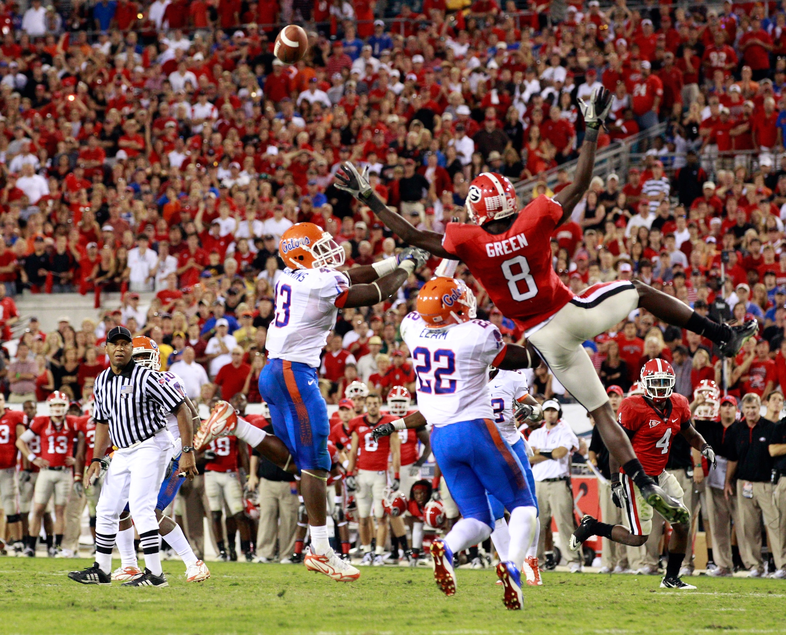 JACKSONVILLE, FL - OCTOBER 30: A.J. Green #8 of the Georgia Bulldogs attempts to catch a pass against Jelani Jenkins #43 and Matt Elam #22 of the Florida Gators during the game at EverBank Field on October 30, 2010 in Jacksonville, Florida. (Photo by Sa JACKSONVILLE, FL - OCTOBER 30: A.J. Green #8 of the Georgia Bulldogs attempts to catch a pass against Jelani Jenkins #43 and Matt Elam #22 of the Florida Gators during the game at EverBank Field on October 30, 2010 in Jacksonville, Florida. (Photo by Sa