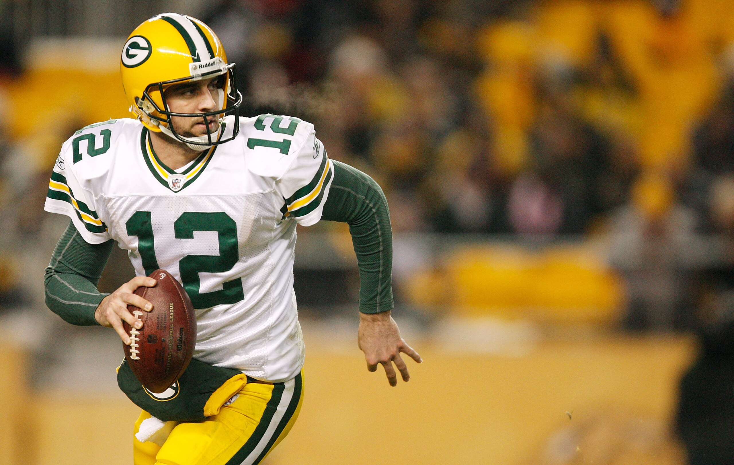 PITTSBURGH - DECEMBER 20: Aaron Rodgers #12 of the Green Bay Packers scrambles away from the defense of the Pittsburgh Steelers during the game on December 20, 2009 at Heinz Field in Pittsburgh, Pennsylvania. (Photo by Jared Wickerham/Getty Images)