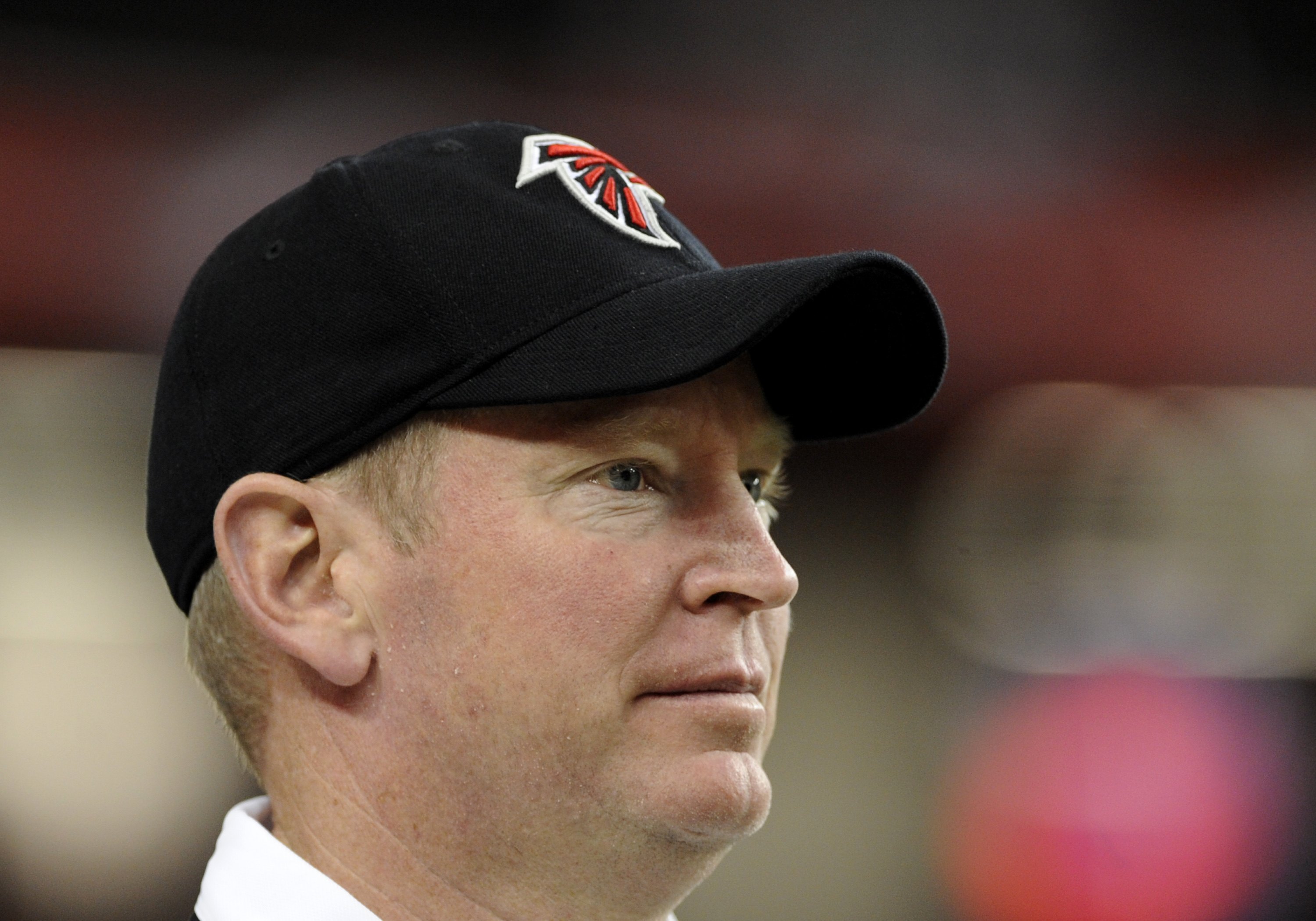 ATLANTA - NOVEMBER 23: Offensive coordinaor Mike Mularkey of the Atlanta Falcons watches play against the Carolina Panthers at the Georgia Dome on November 23, 2008 in Atlanta, Georgia. (Photo by Al Messerschmidt/Getty Images)