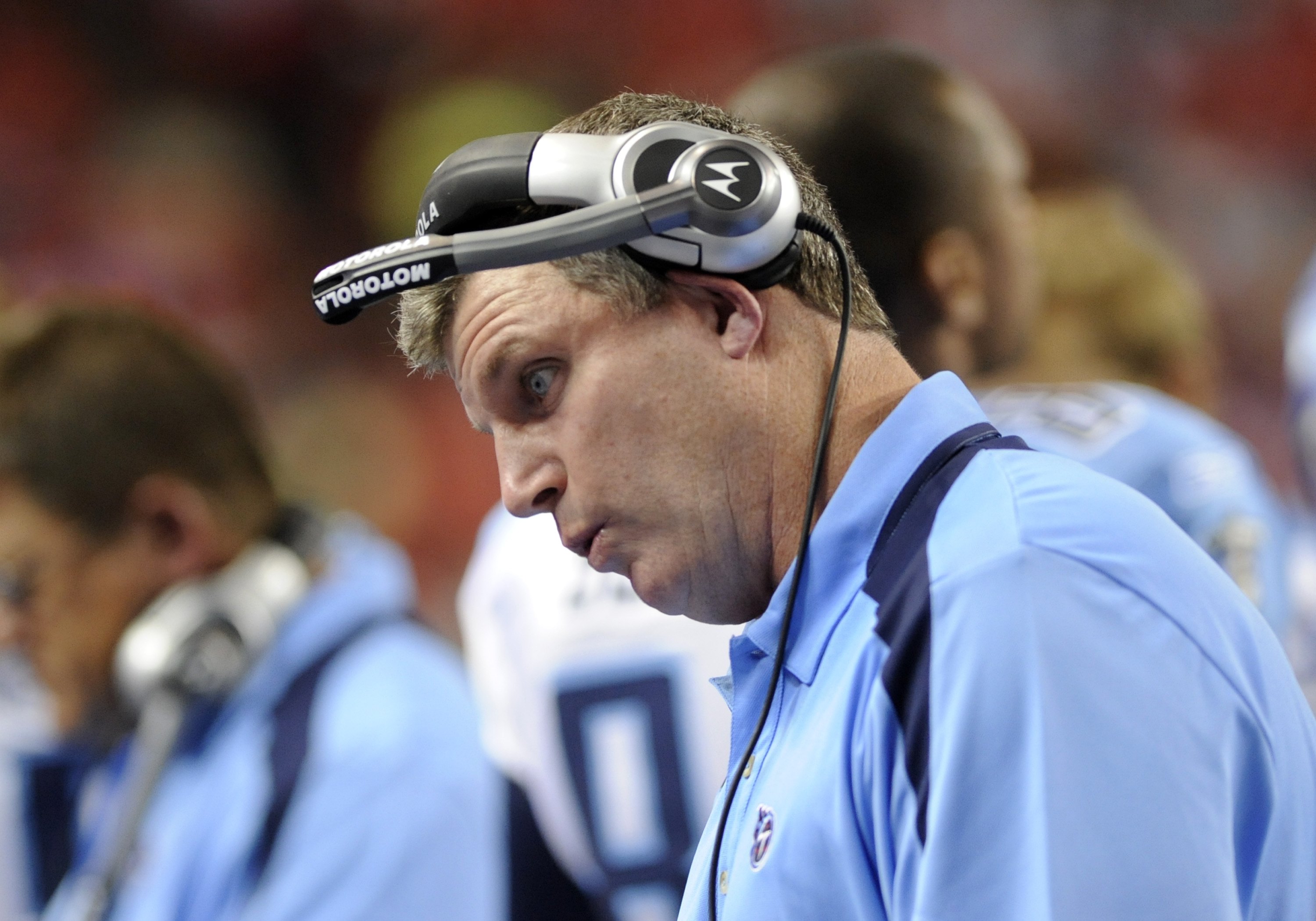 ATLANTA - AUGUST 22: Offensive line coach Mike Munchak of the Tennessee Titans directs play against the Atlanta Falcons at the Georgia Dome on August 22, 2008 in Atlanta, Georgia. (Photo by Al Messerschmidt/Getty Images)