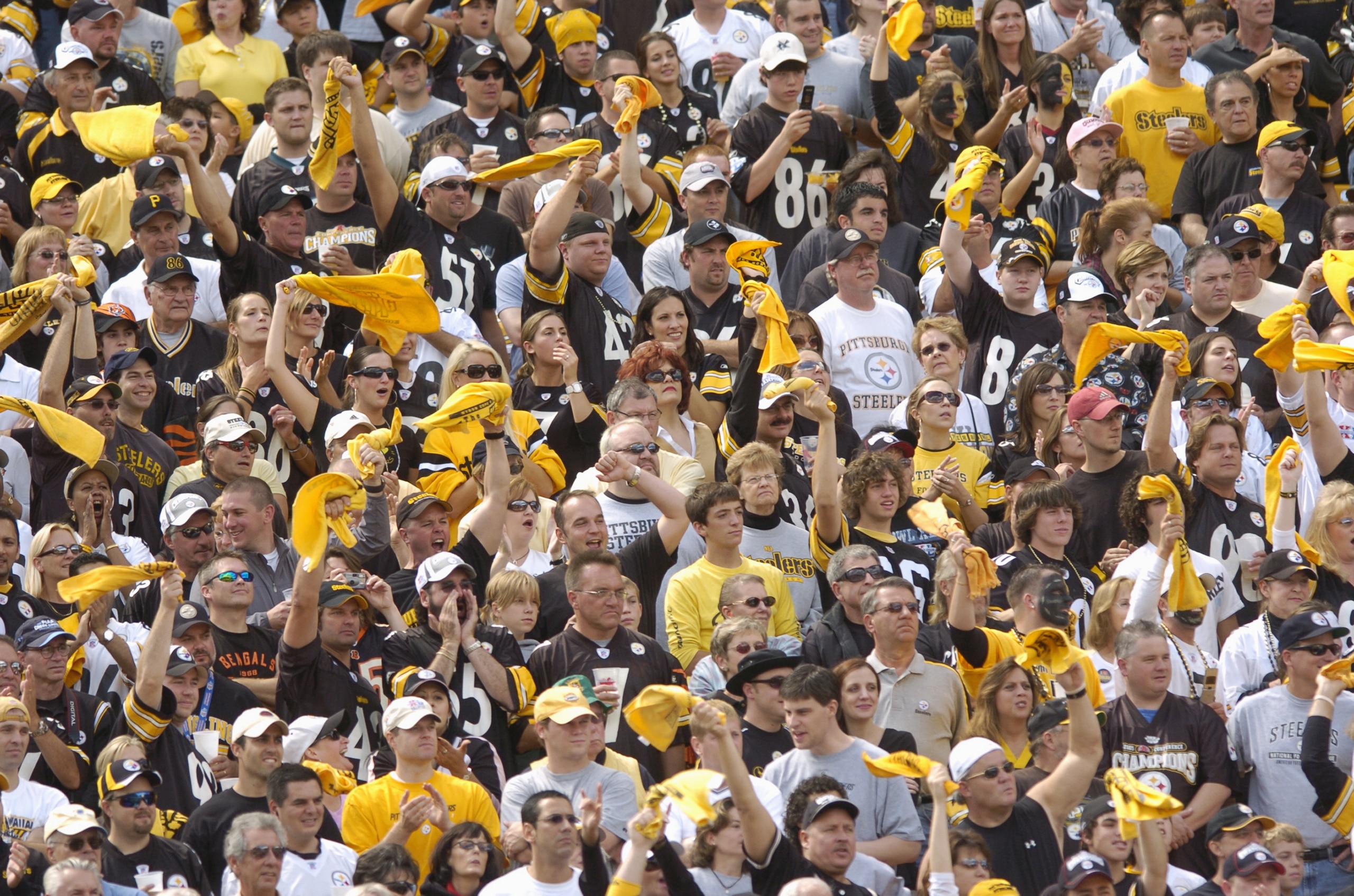 PITTSBURGH, PA - SEPTEMBER 24:  Pittsburgh Steeler fans cheer on their team during the NFL game against the Cincinnati Bengals on September 24, 2006 at Heinz Field in Pittsburgh, Pennsylvania. The Bengals won the game 28-20.  (Photo by Greg Fiume/Getty Im
