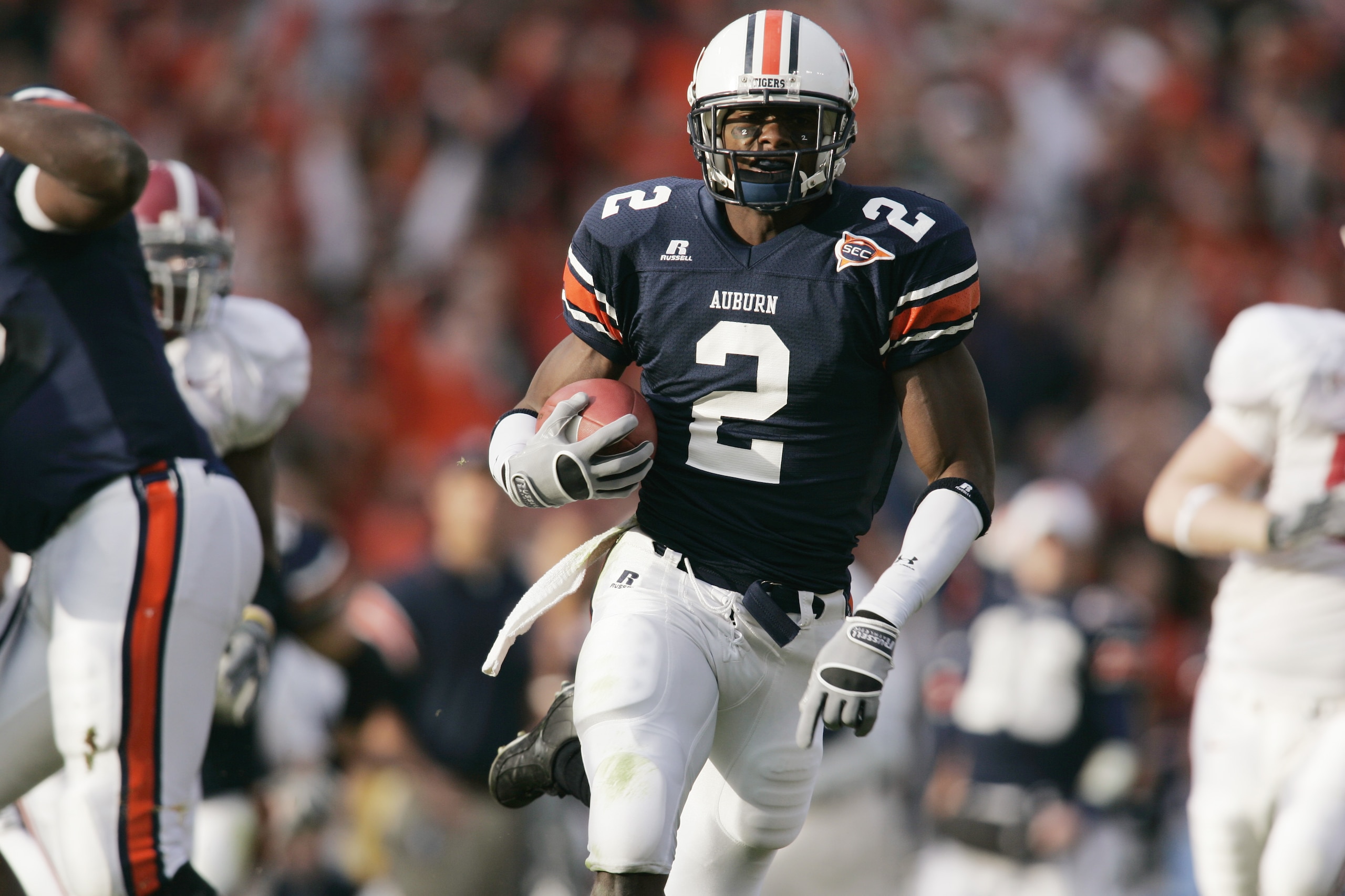 AUBURN, AL - NOVEMBER 19: Wide receiver Ben Obomanu #2 of the Auburn Tigers carries the ball against the Alabama Crimson Tide at Jordan-Hare Stadium on November 19, 2005 in Auburn, Alabama. Auburn defeated Alabama 28-18. (Photo by Chris Graythen/Getty AUBURN, AL - NOVEMBER 19: Wide receiver Ben Obomanu #2 of the Auburn Tigers carries the ball against the Alabama Crimson Tide at Jordan-Hare Stadium on November 19, 2005 in Auburn, Alabama. Auburn defeated Alabama 28-18. (Photo by Chris Graythen/Getty