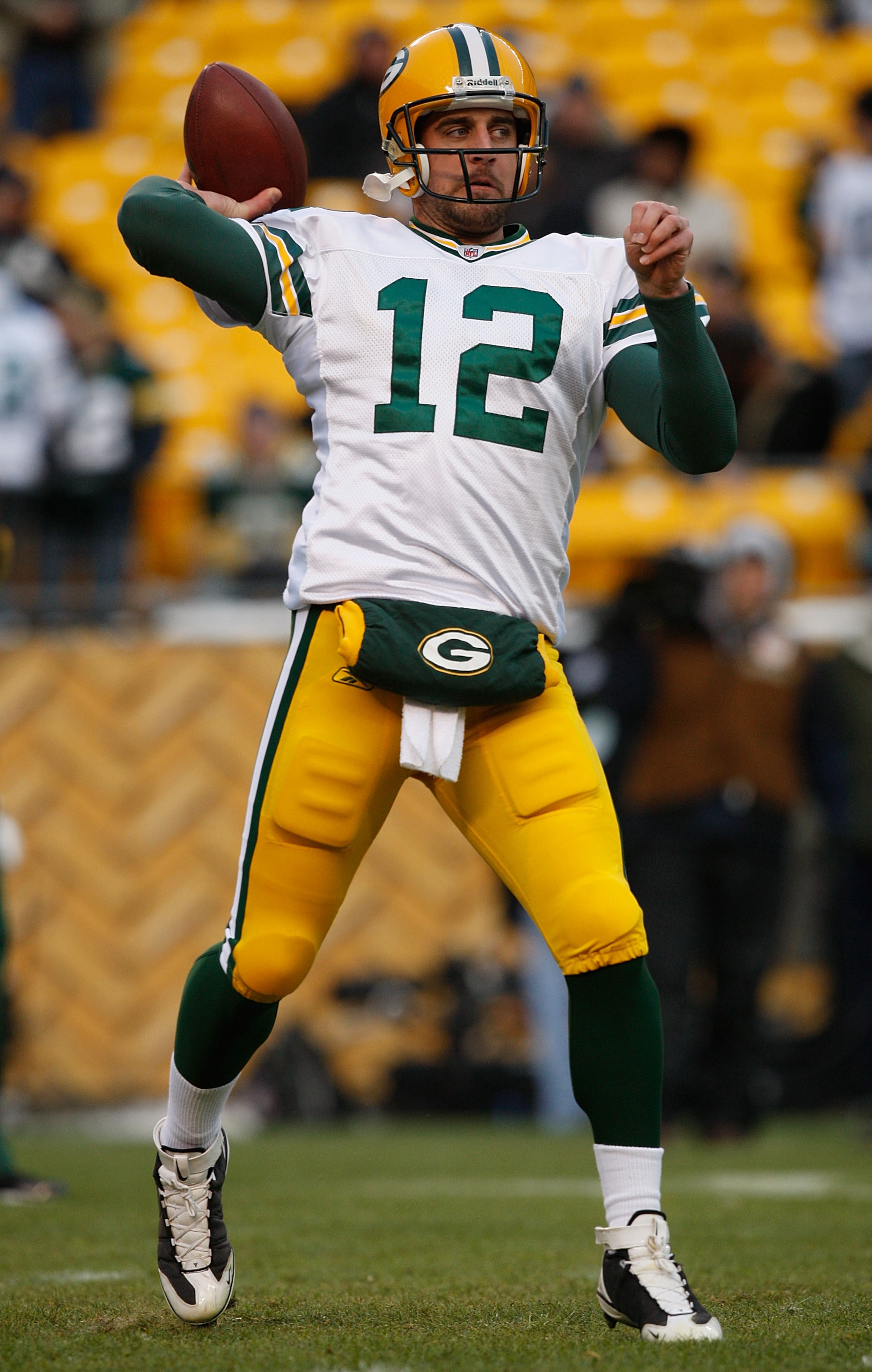 PITTSBURGH - DECEMBER 20:  Aaron Rodgers #12 of the Green Bay Packers warms up prior to the game against the Pittsburgh Steelers on December 20, 2009 at Heinz Field in Pittsburgh, Pennsylvania.  (Photo by Jared Wickerham/Getty Images)