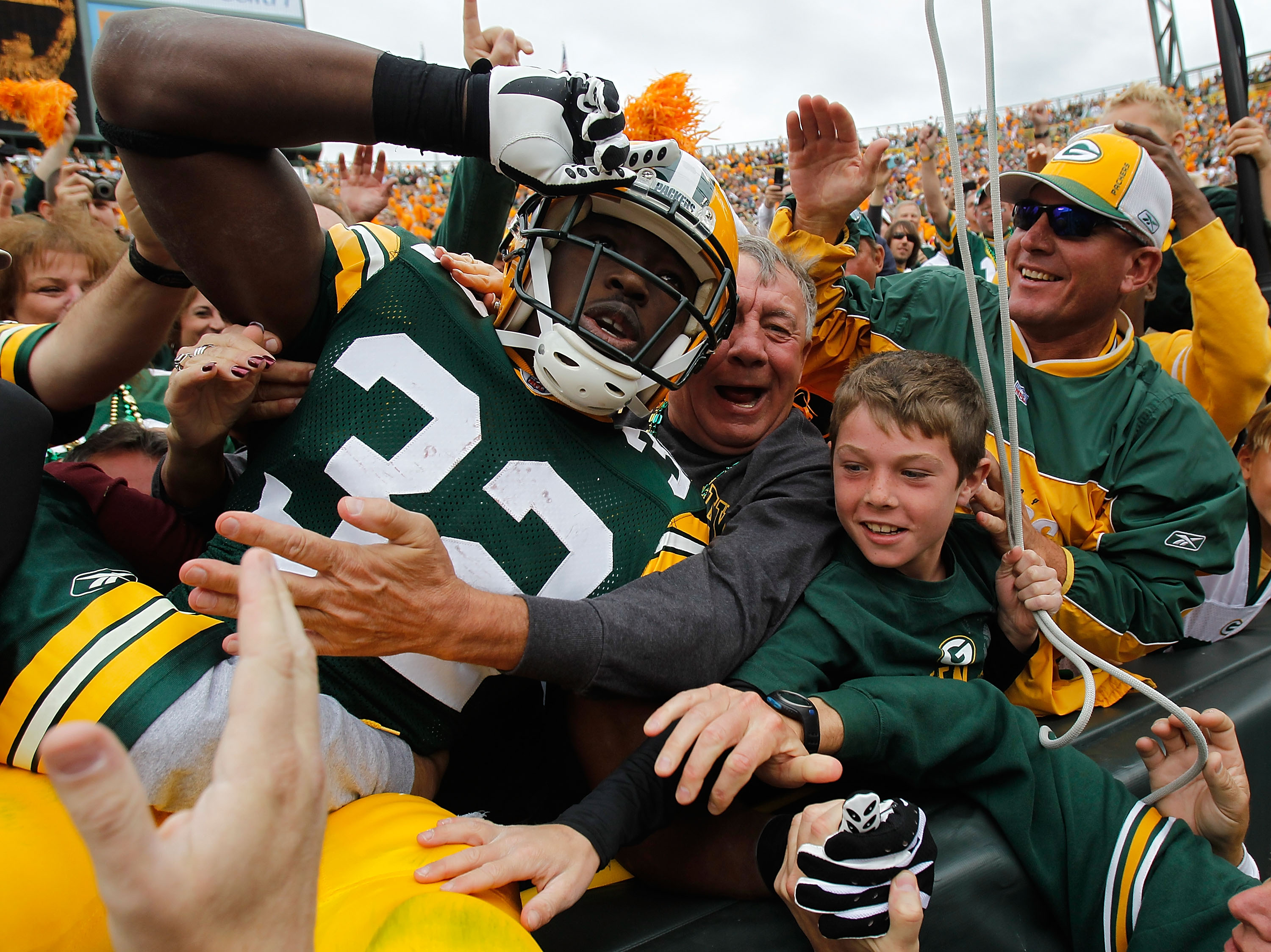 Packers Fans Throw Stefon Diggs Back Onto Field After Attempting Lambeau  Leap In Green Bay (VIDEO)