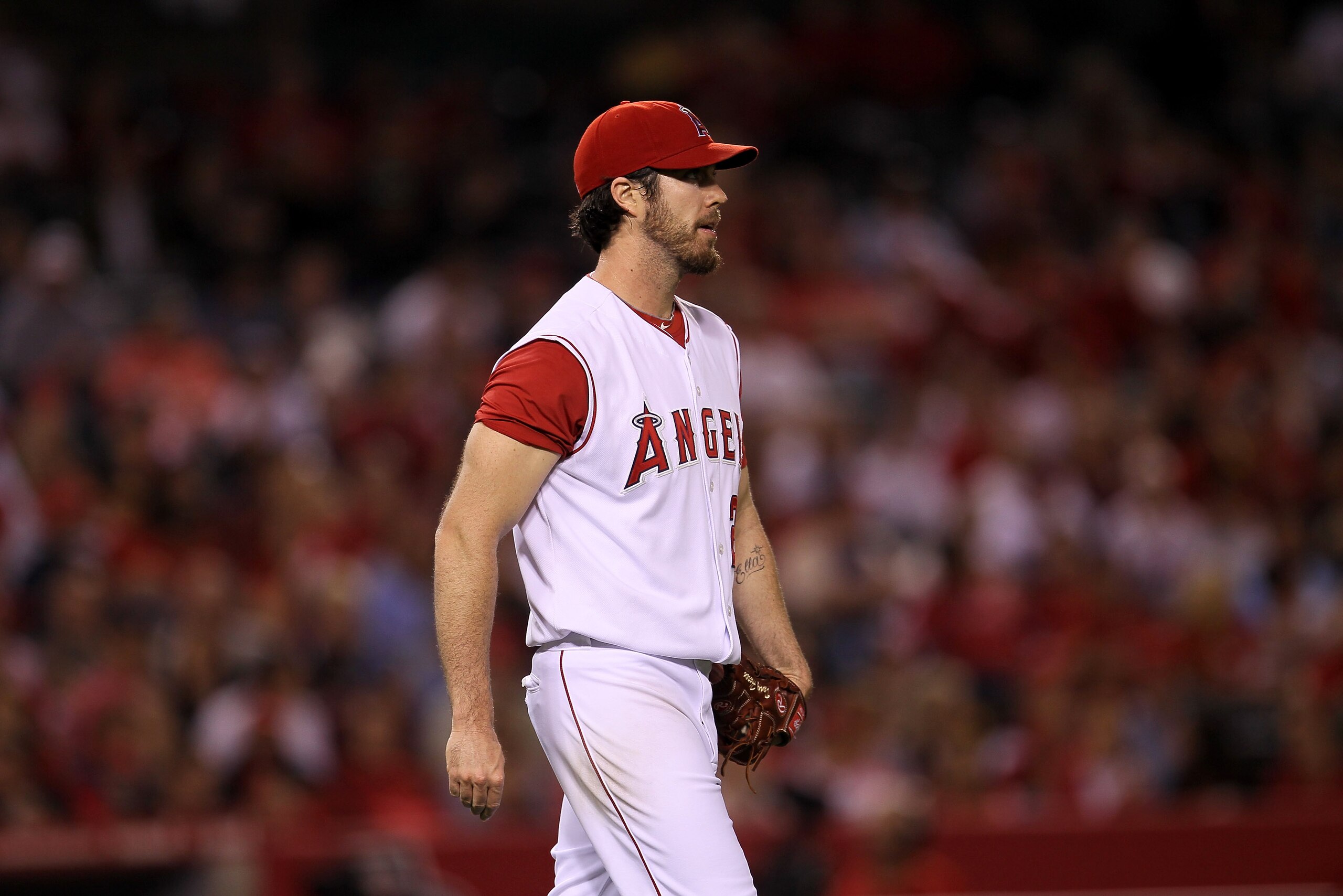 ANAHEIM, CA - SEPTEMBER 06:  Dan Haren #24 of the Los Angeles Angels of Anaheim pitches against the Cleveland Indians on September 6, 2010 at Angel Stadium in Anaheim, California.  (Photo by Stephen Dunn/Getty Images)