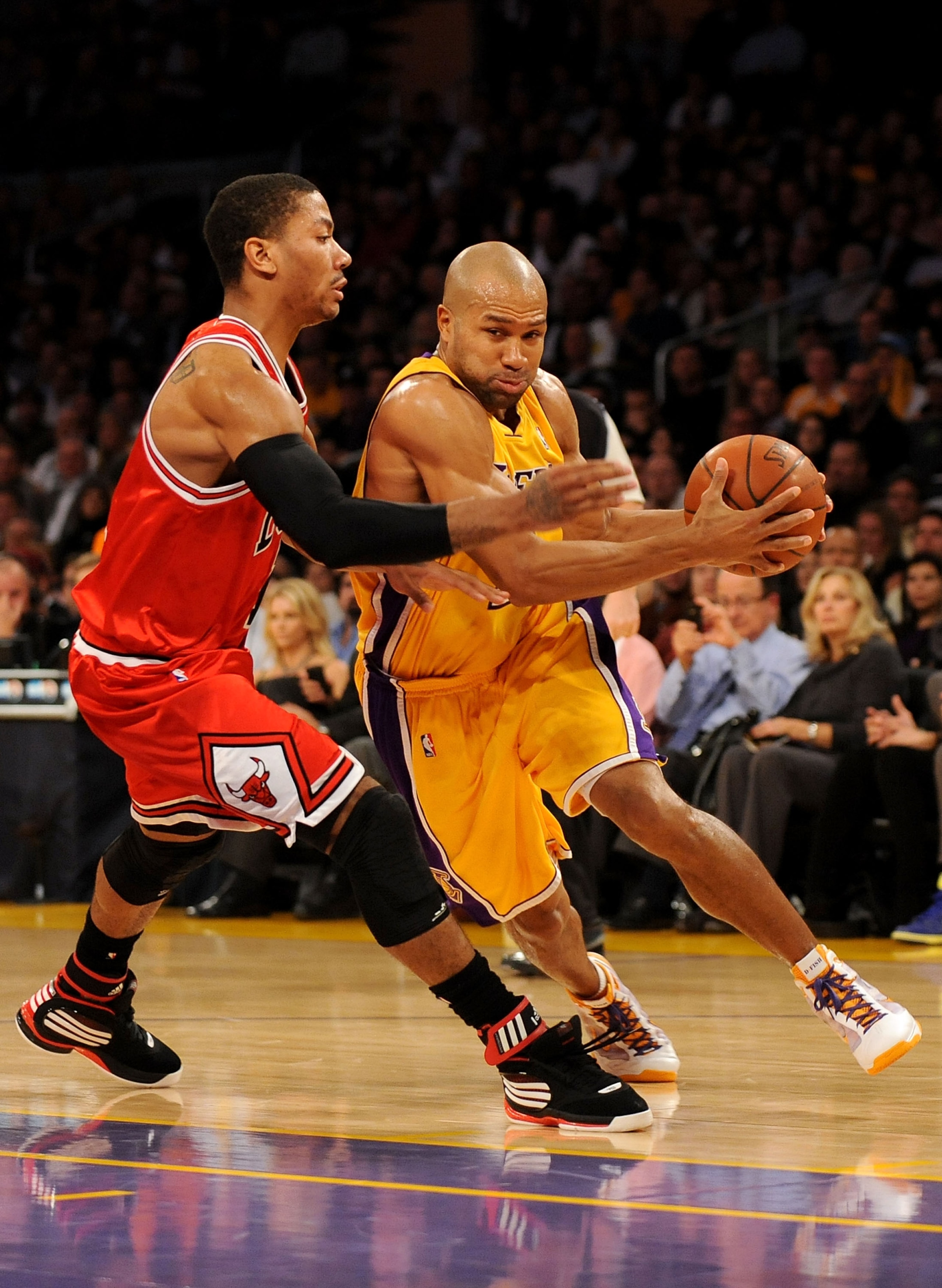 LOS ANGELES, CA - NOVEMBER 19:  Derek Fisher #2 of the Los Angeles Lakers drives to the basket against Derrick Rose #1 of the Chicago Bulls in the first quarter during the game on November 19, 2009 at Staples Center in Los Angeles, California.  NOTE TO US