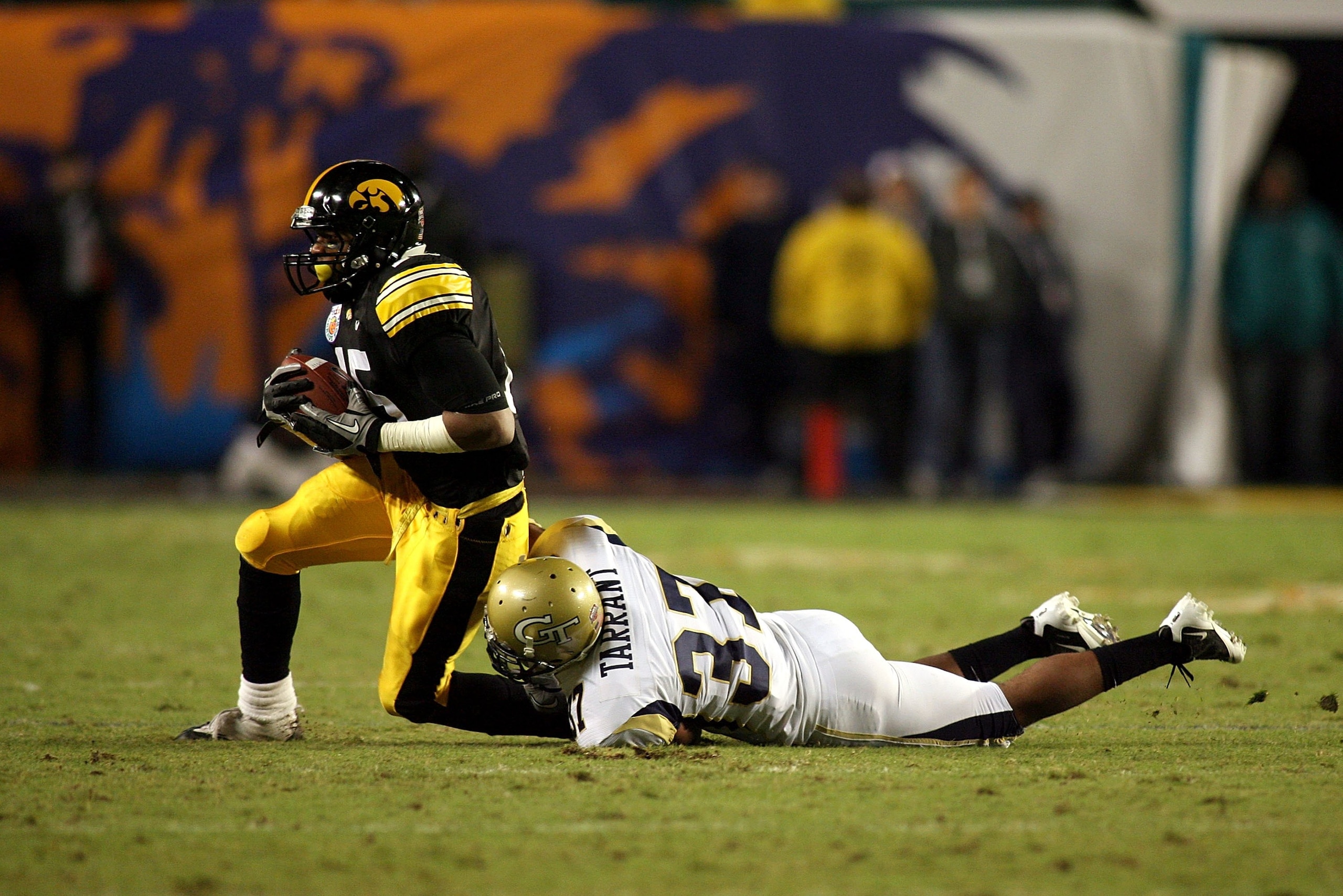 MIAMI GARDENS, FL - JANUARY 05:  Derrell Johnson-Koulianos #15 of the Iowa Hawkeyes makes a reception against the Georgia Tech Yellow Jackets during the FedEx Orange Bowl at Land Shark Stadium on January 5, 2010 in Miami Gardens, Florida.  (Photo by Marc