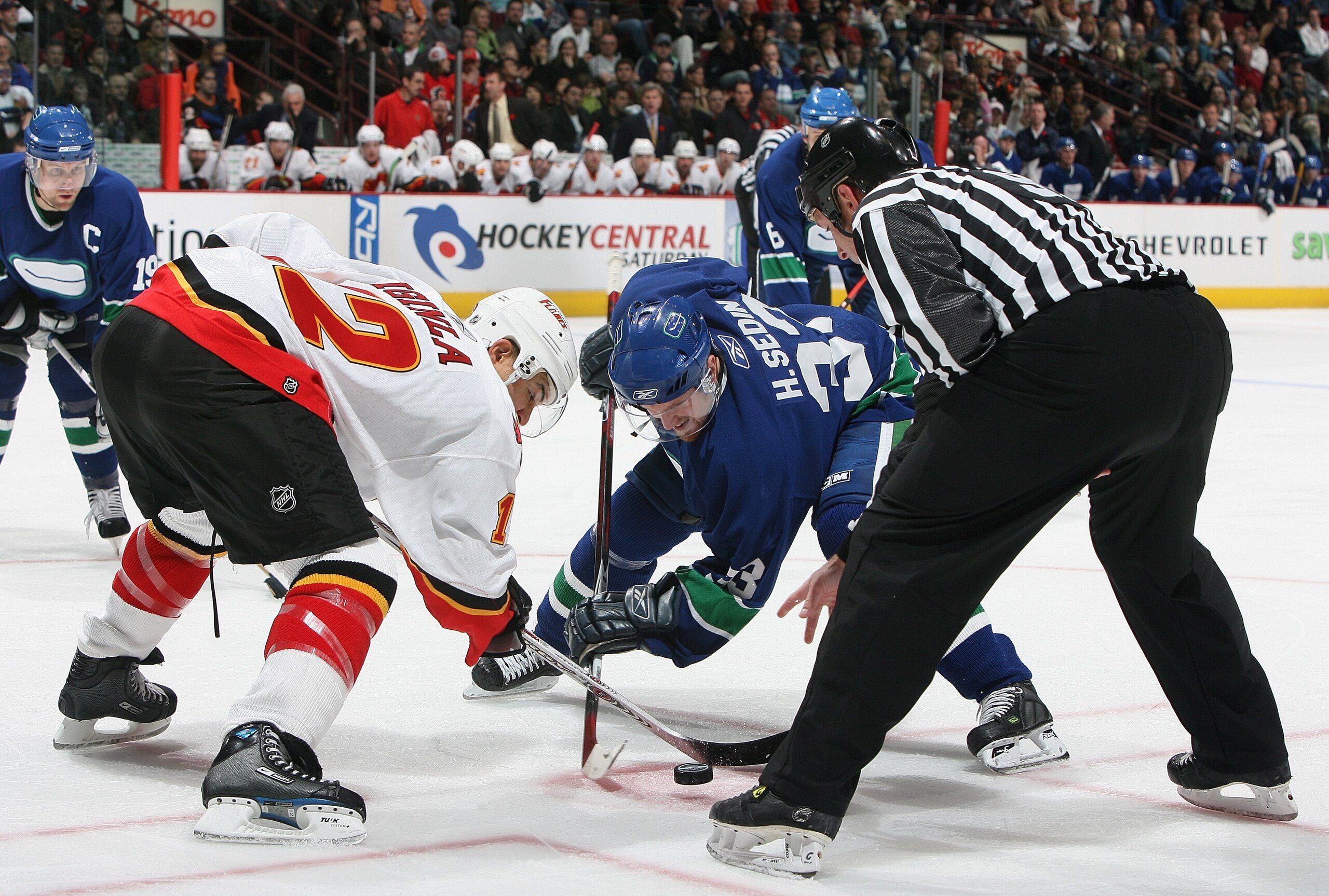 VANCOUVER, CANADA - NOVEMBER 11:  Jarome Iginla #12 of the Calgary Flames takes the faceoff against Henrik Sedin #33 of the Vancouver Canucks during their game at General Motors Place on November 11, 2006 in Vancouver, British Columbia, Canada.  The Flame