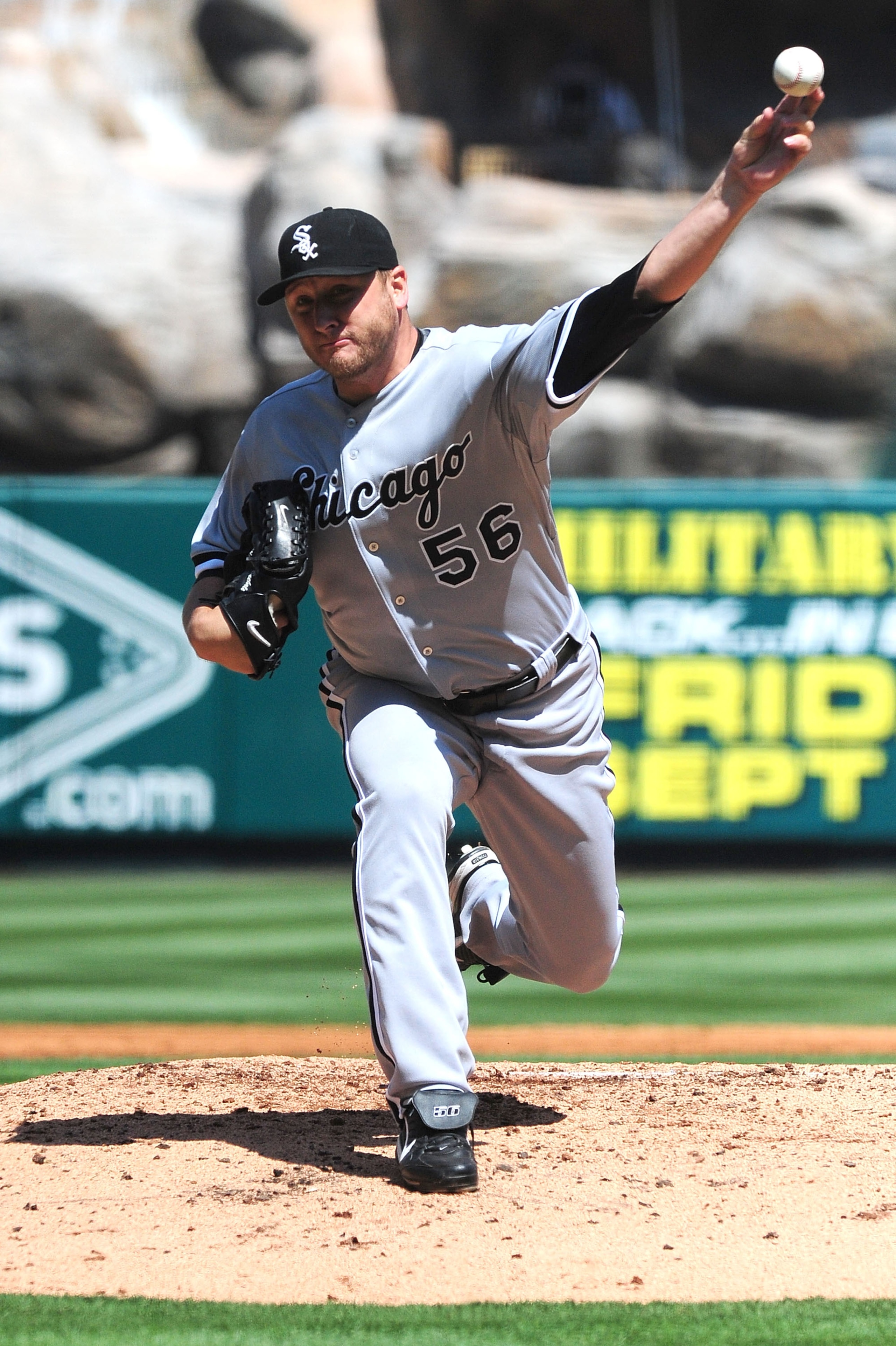 ANAHEIM, CA - SEPTEMBER 13: Mark Buehrle #56 of the Chicago White Sox pitches against the Los Angeles Angels of Aneheim at Angel Stadium on September 13, 2009 in Anaheim, California.  (Photo by Jacob de Golish/Getty Images)