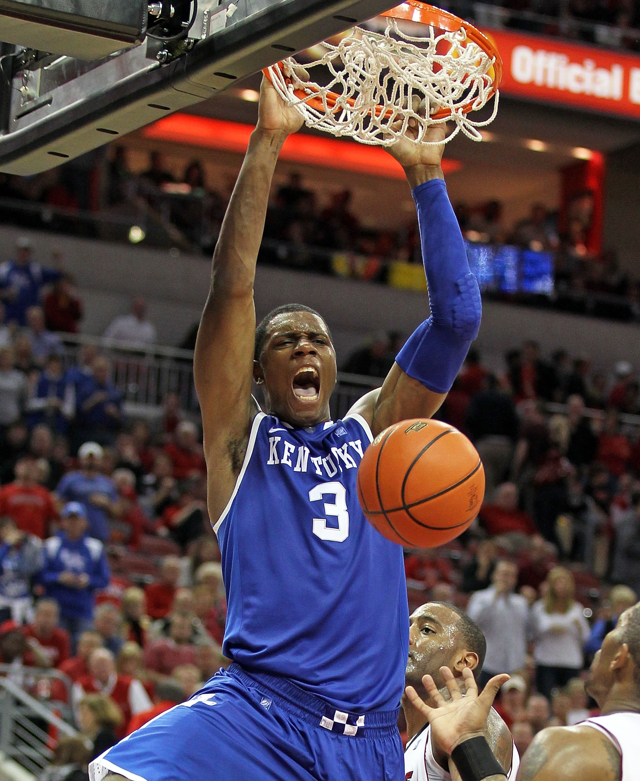 LOUISVILLE, KY - DECEMBER 31: Terrence Jones #3 of the Kentucky Wildcats dunks the ball during the game against the Louisville Cardinals at the KFC Yum! Center on December 31, 2010 in Louisville, Kentucky. Kentucky won 78-63. (Photo by Andy Lyons/Getty I LOUISVILLE, KY - DECEMBER 31: Terrence Jones #3 of the Kentucky Wildcats dunks the ball during the game against the Louisville Cardinals at the KFC Yum! Center on December 31, 2010 in Louisville, Kentucky. Kentucky won 78-63. (Photo by Andy Lyons/Getty I
