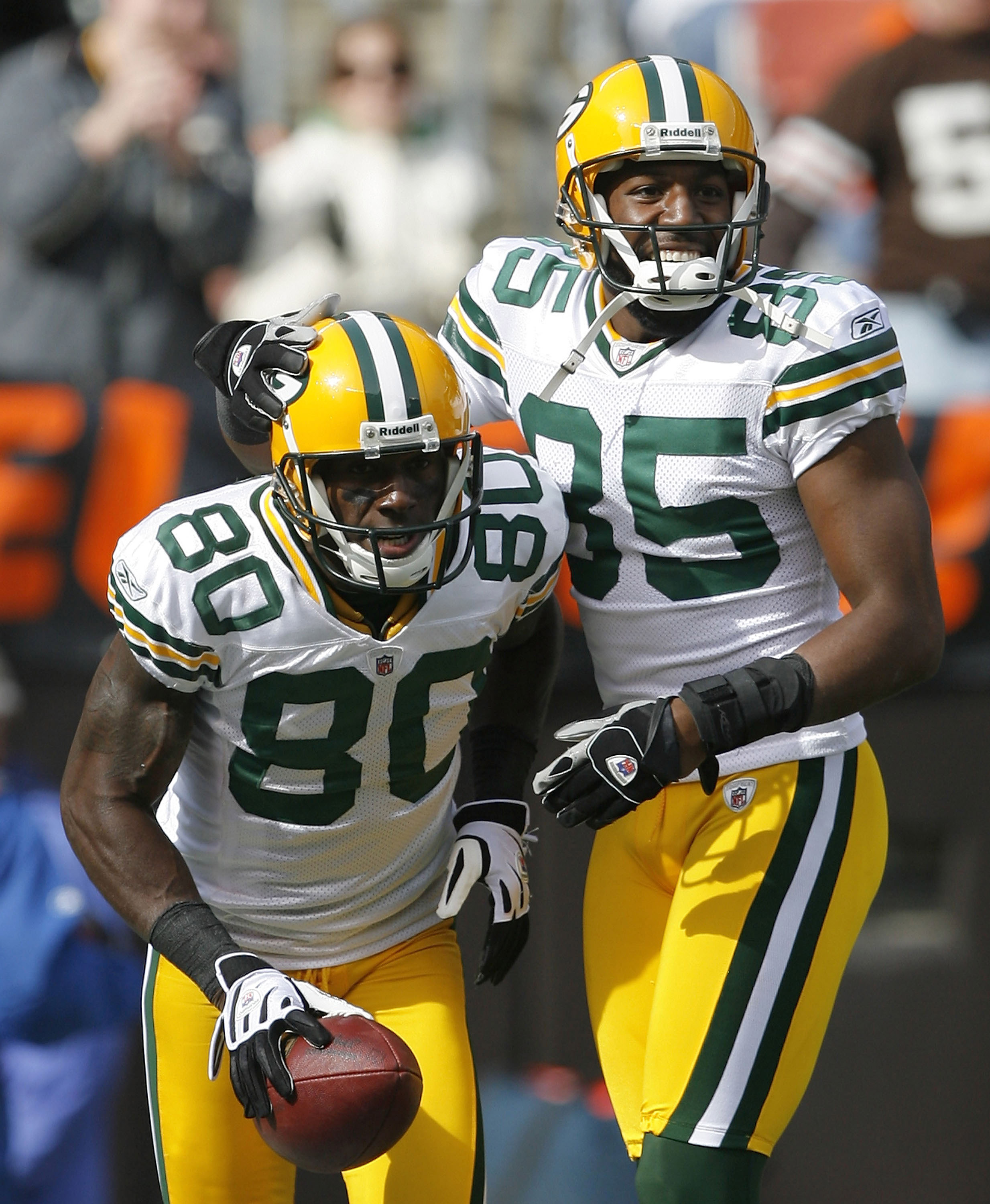 CLEVELAND, OH - OCTOBER 25:  Donald Driver #80 and Greg Jennings #85 of the Green Bay Packers celebrate after scoring a touchdown against the Cleveland Browns at Cleveland Browns Stadium on October 25, 2009 in Cleveland, Ohio.  (Photo by Matt Sullivan/Get