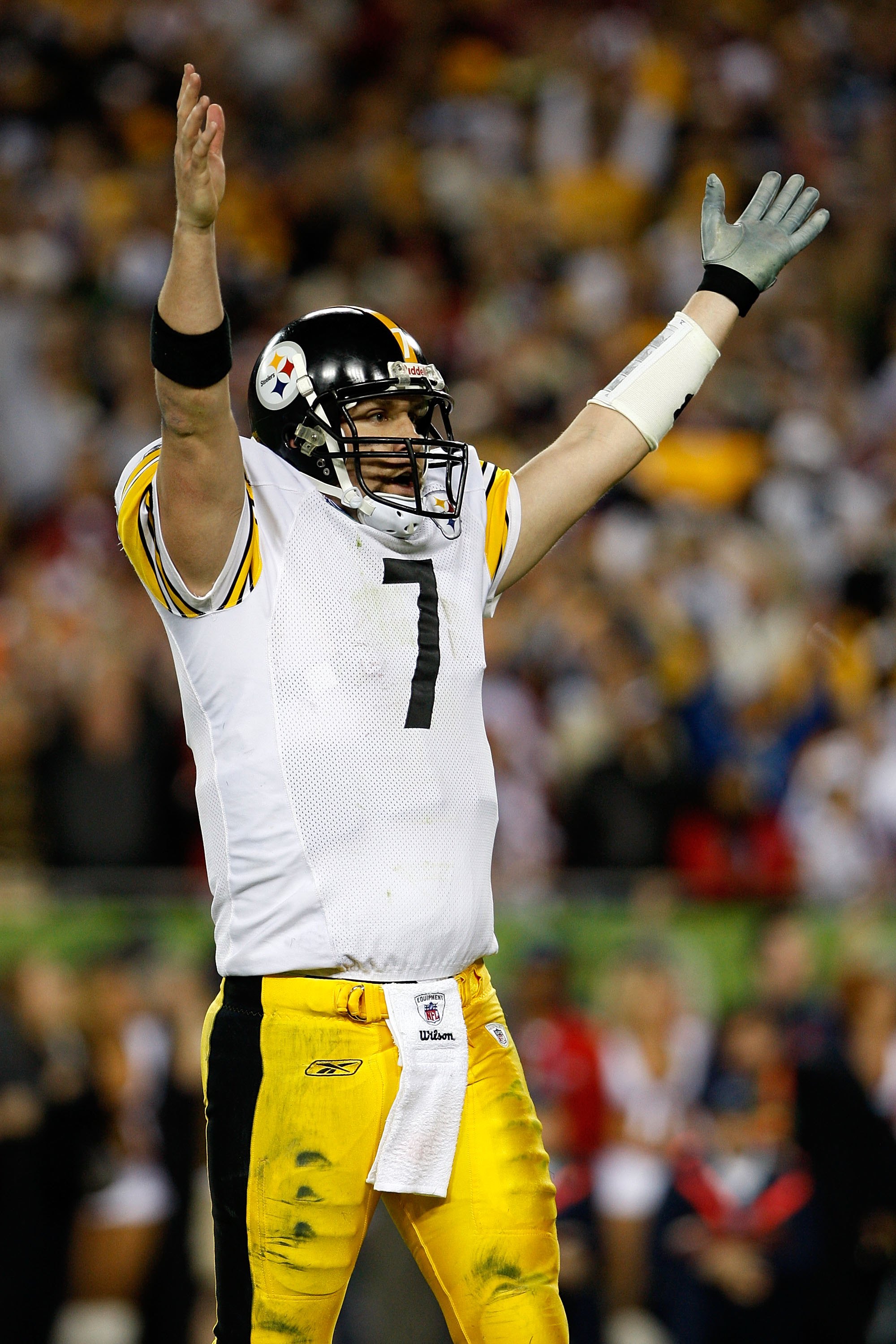 TAMPA, FL - FEBRUARY 01:  Quarterback Ben Roethlisberger #7 of the Pittsburgh Steelers celebrates against the Arizona Cardinals during Super Bowl XLIII on February 1, 2009 at Raymond James Stadium in Tampa, Florida.  (Photo by Jamie Squire/Getty Images)