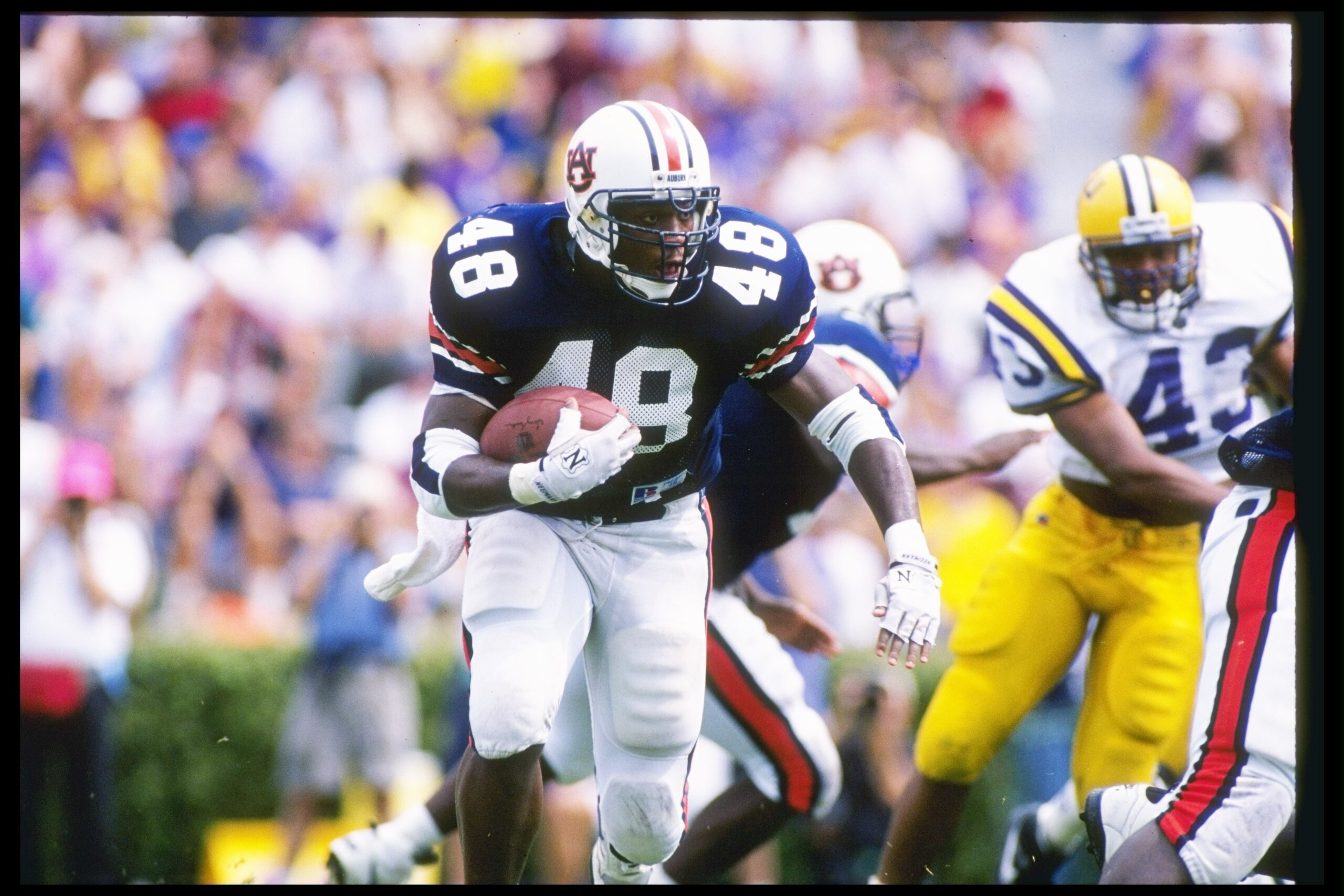 17 Sep 1994: Running back Stephen Davis of the Auburn Tigers runs down the field during a game against the Louisana State Tigers at Jordan-Hare Stadium in Auburn, Alabama. Auburn won the game 30-26. Mandatory Credit: Rick Stewart /Allsport 17 Sep 1994: Running back Stephen Davis of the Auburn Tigers runs down the field during a game against the Louisana State Tigers at Jordan-Hare Stadium in Auburn, Alabama. Auburn won the game 30-26. Mandatory Credit: Rick Stewart /Allsport