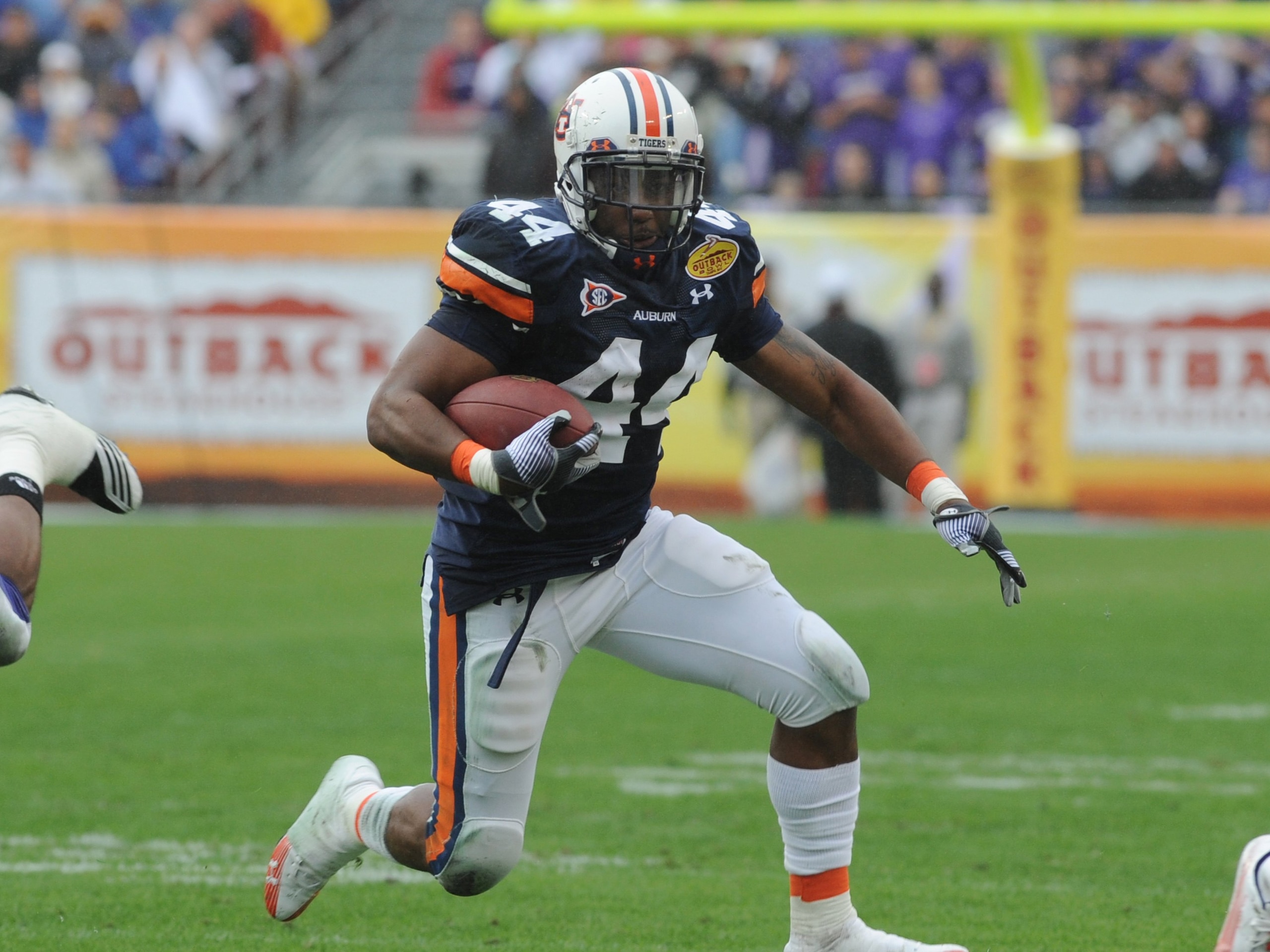 TAMPA, FL - JANUARY 1: Running back Ben Tate #44 of the Auburn Tigers rushes upfield against the Northwestern Wildcats in the Outback Bowl January 1, 2010 at Raymond James Stadium in Tampa, Florida. (Photo by Al Messerschmidt/Getty Images) TAMPA, FL - JANUARY 1: Running back Ben Tate #44 of the Auburn Tigers rushes upfield against the Northwestern Wildcats in the Outback Bowl January 1, 2010 at Raymond James Stadium in Tampa, Florida. (Photo by Al Messerschmidt/Getty Images)