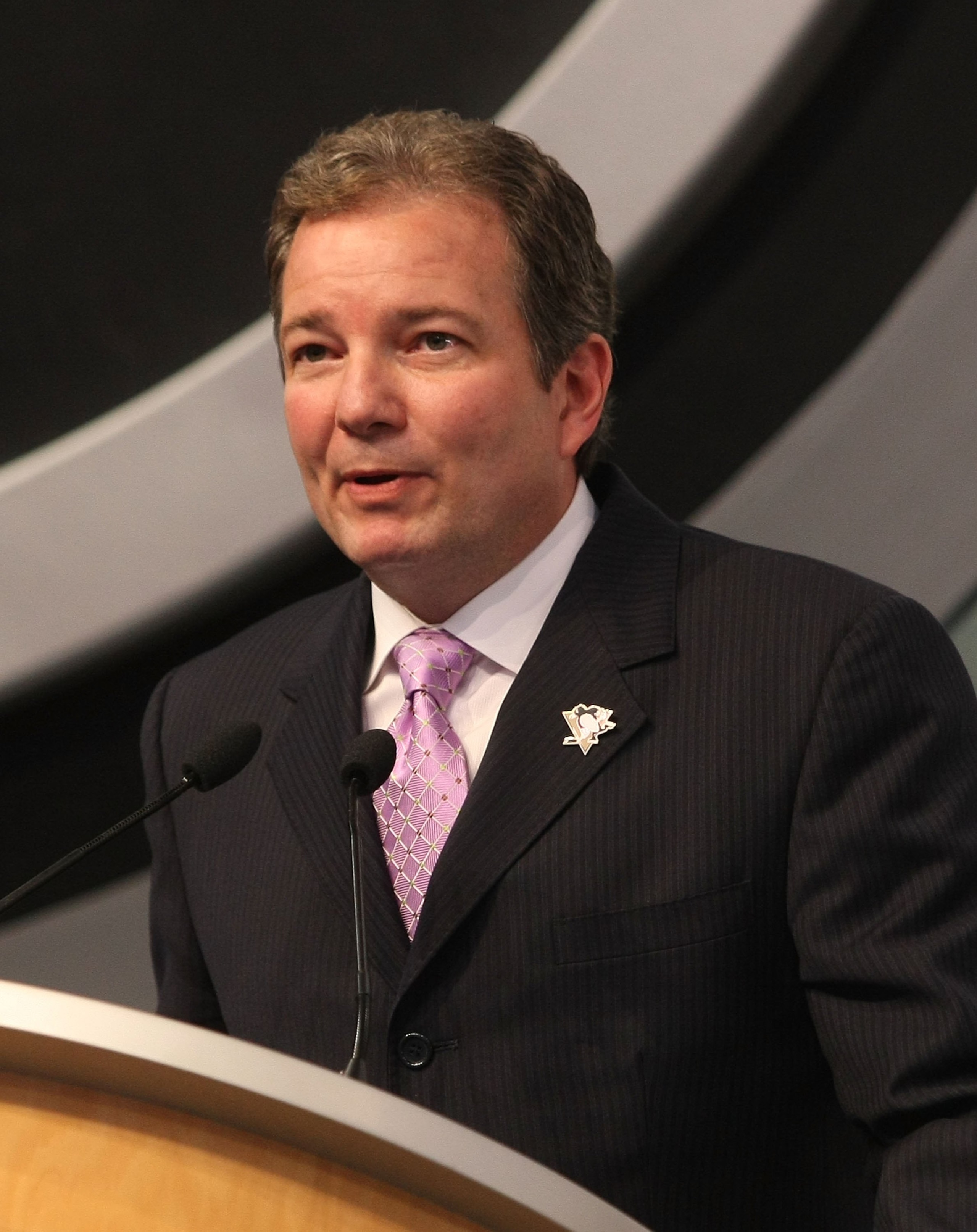 MONTREAL, QC - JUNE 26: Ray Shero of the Pittsburgh Penguins photographed during the first round of the 2009 NHL Entry Draft at the Bell Centre on June 26, 2009 in Montreal, Quebec, Canada. (Photo by Bruce Bennett/Getty Images) MONTREAL, QC - JUNE 26: Ray Shero of the Pittsburgh Penguins photographed during the first round of the 2009 NHL Entry Draft at the Bell Centre on June 26, 2009 in Montreal, Quebec, Canada. (Photo by Bruce Bennett/Getty Images)