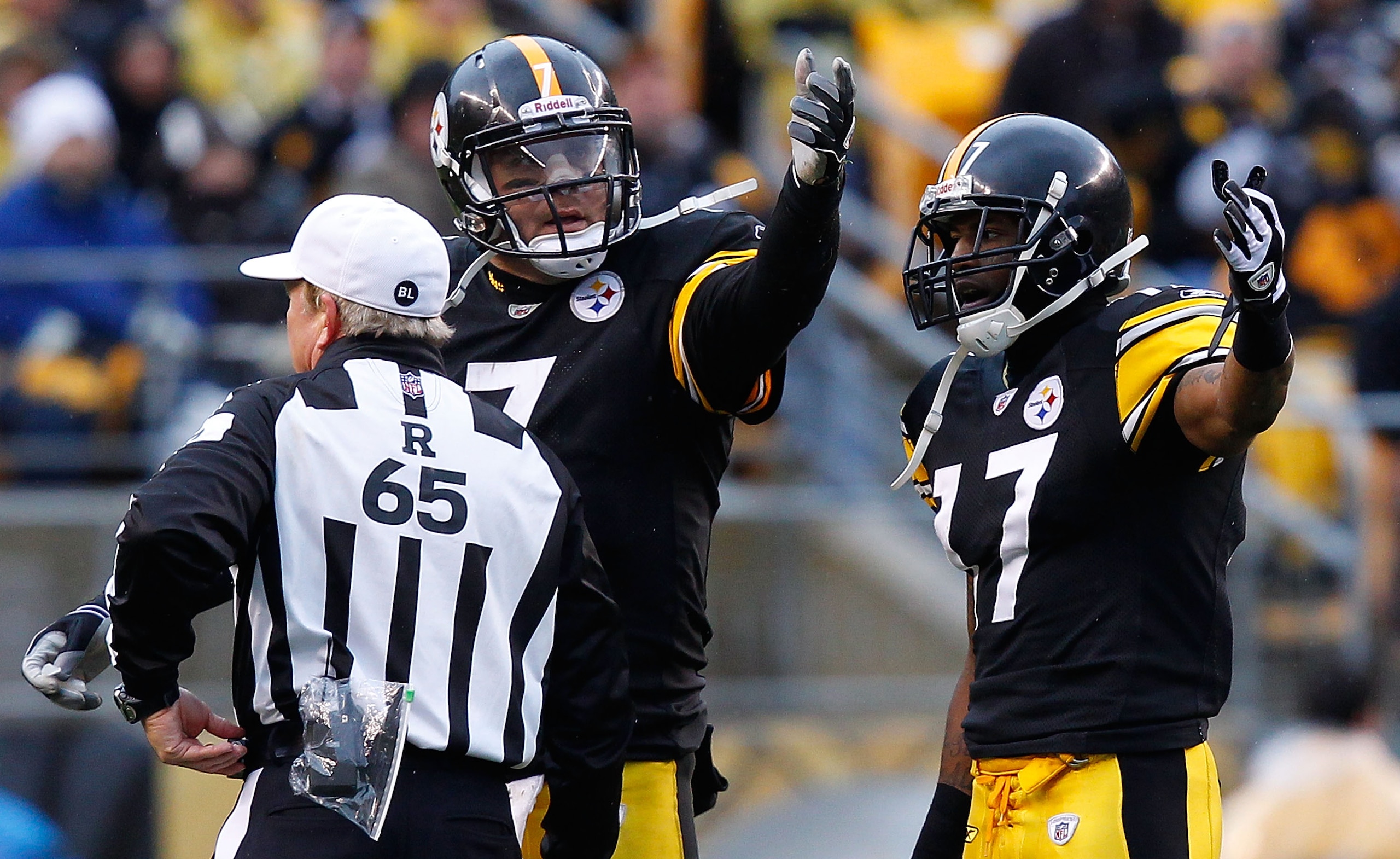 PITTSBURGH - DECEMBER 12: Ben Roethlisberger #7 and Mike Wallace #17 of the Pittsburgh Steelers argue with the referee about a possible penalty during the game against the Cincinnati Bengals on December 12, 2010 at Heinz Field in Pittsburgh, Pennsylvania PITTSBURGH - DECEMBER 12: Ben Roethlisberger #7 and Mike Wallace #17 of the Pittsburgh Steelers argue with the referee about a possible penalty during the game against the Cincinnati Bengals on December 12, 2010 at Heinz Field in Pittsburgh, Pennsylvania