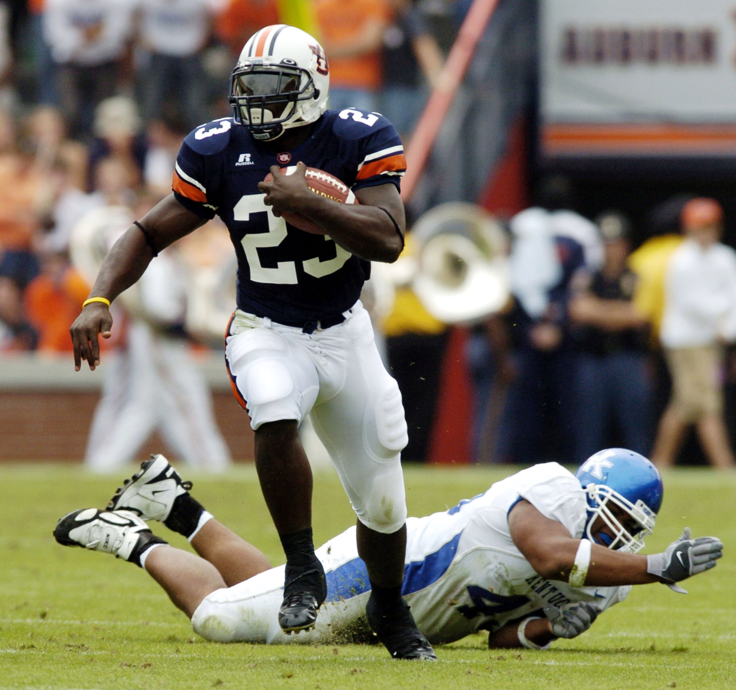 AUBURN, AL - OCTOBER 23: Ronnie Brown #23 of Auburn Tigers avoids a tackle by Lamar Mills #45 of Kentucky Wildcats on October 23, 2004 at Jordan-Hare stadium in Auburn, Alabama. Auburn defeated Kentucky 41-10. (Photo by Chris Graythen/Getty Images) AUBURN, AL - OCTOBER 23: Ronnie Brown #23 of Auburn Tigers avoids a tackle by Lamar Mills #45 of Kentucky Wildcats on October 23, 2004 at Jordan-Hare stadium in Auburn, Alabama. Auburn defeated Kentucky 41-10. (Photo by Chris Graythen/Getty Images)