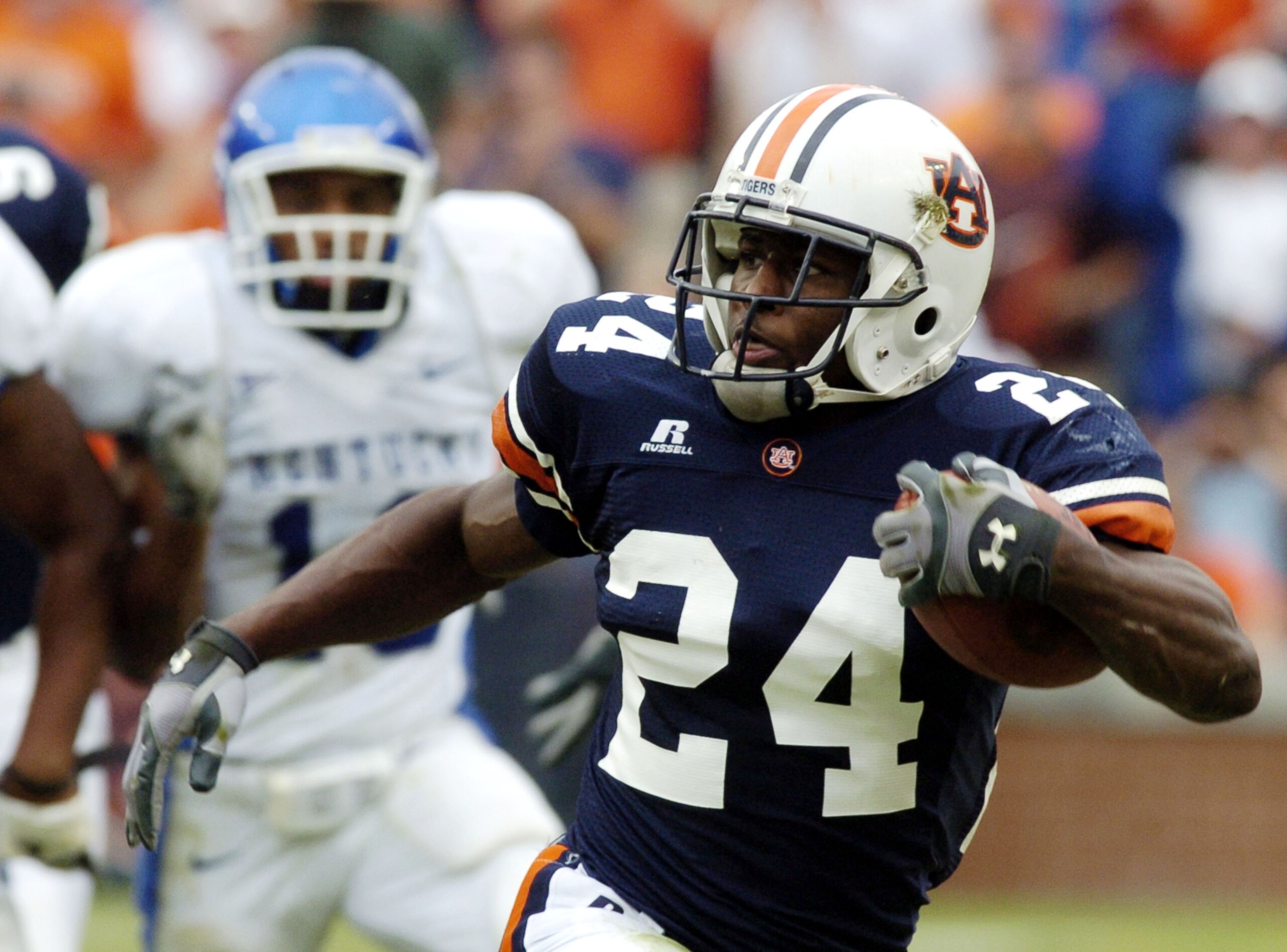 AUBURN, AL - OCTOBER 23: Carnell Williams #24 of Auburn Tigers runs for a first down against Kentucky Wildcats on October 23, 2004 at Jordan-Hare stadium in Auburn, Alabama. Auburn defeated Kentucky 41-10. (Photo by Chris Graythen/Getty Images) AUBURN, AL - OCTOBER 23: Carnell Williams #24 of Auburn Tigers runs for a first down against Kentucky Wildcats on October 23, 2004 at Jordan-Hare stadium in Auburn, Alabama. Auburn defeated Kentucky 41-10. (Photo by Chris Graythen/Getty Images)