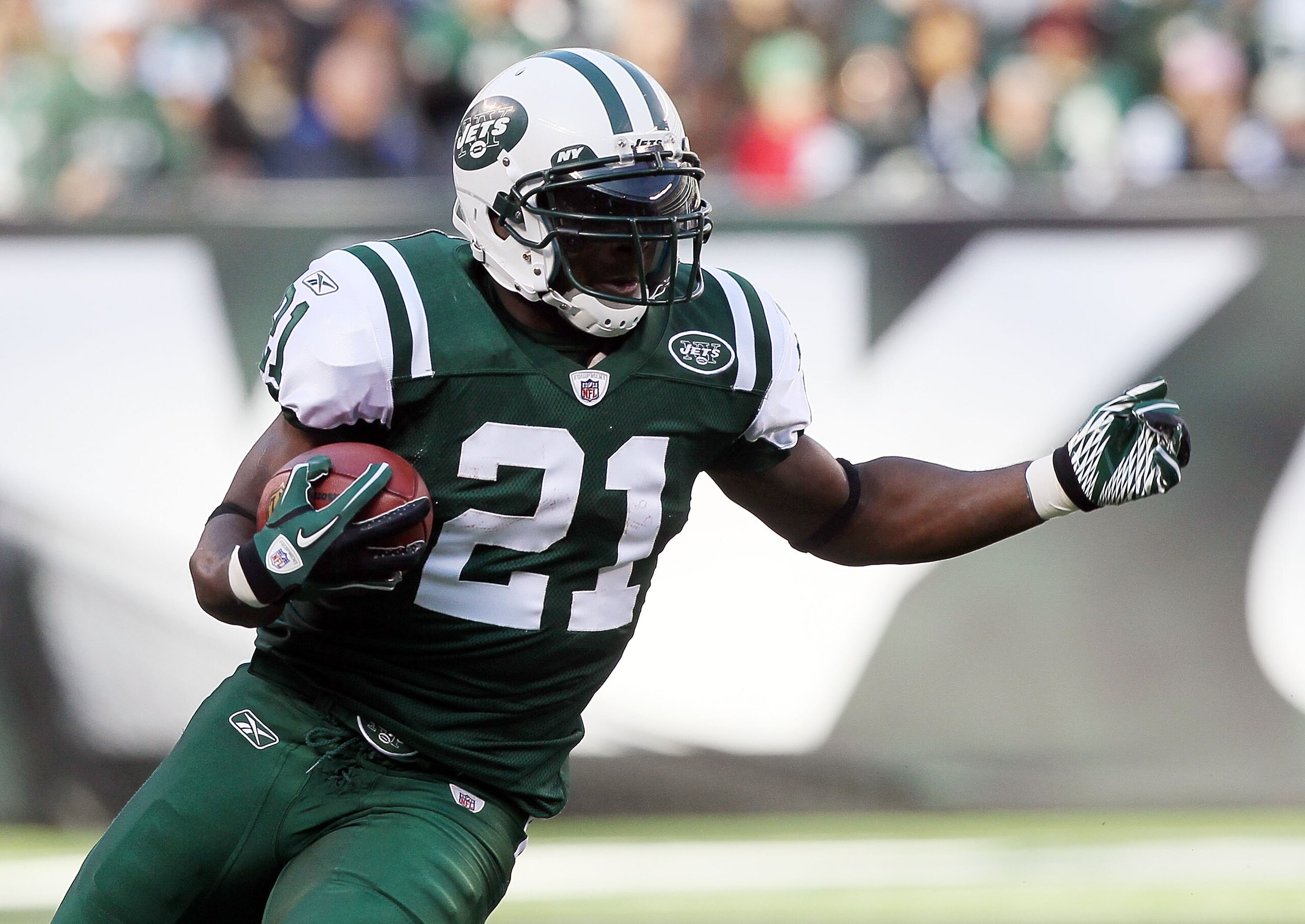 EAST RUTHERFORD, NJ - NOVEMBER 21: LaDainian Tomlinson #21 of the New York Jets runs against the Houston Texans on November 21, 2010 at the New Meadowlands Stadium in East Rutherford, New Jersey. (Photo by Jim McIsaac/Getty Images) EAST RUTHERFORD, NJ - NOVEMBER 21: LaDainian Tomlinson #21 of the New York Jets runs against the Houston Texans on November 21, 2010 at the New Meadowlands Stadium in East Rutherford, New Jersey. (Photo by Jim McIsaac/Getty Images)