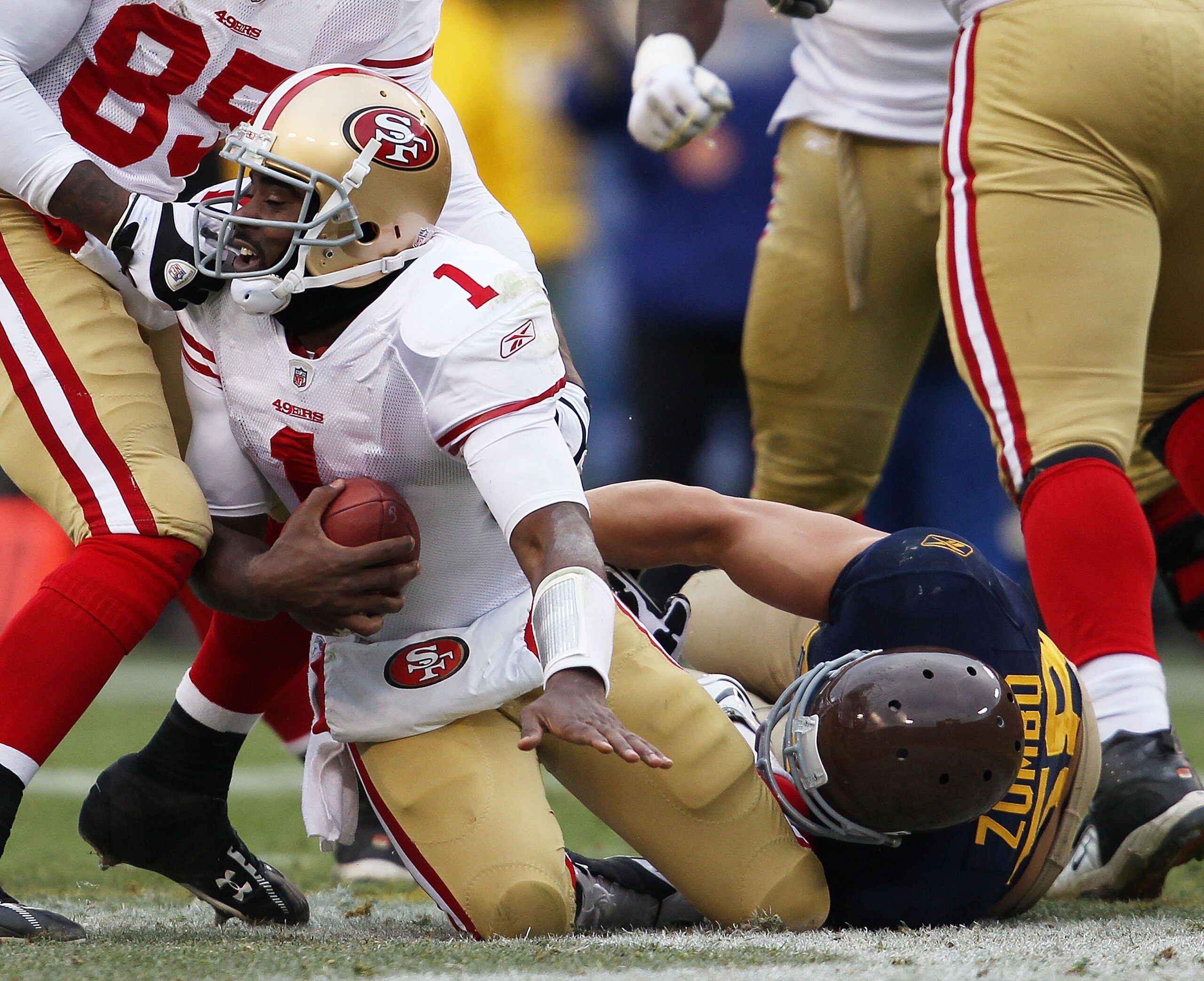 GREEN BAY, WI - DECEMBER 05: Frank Zombo #58 of the Green Bay Packers sacks Troy Smith #1 of the San Francisco 49ers at Lambeau Field on December 5, 2010 in Green Bay, Wisconsin. The Packers defeated the 49ers 34-16. (Photo by Jonathan Daniel/Getty Images