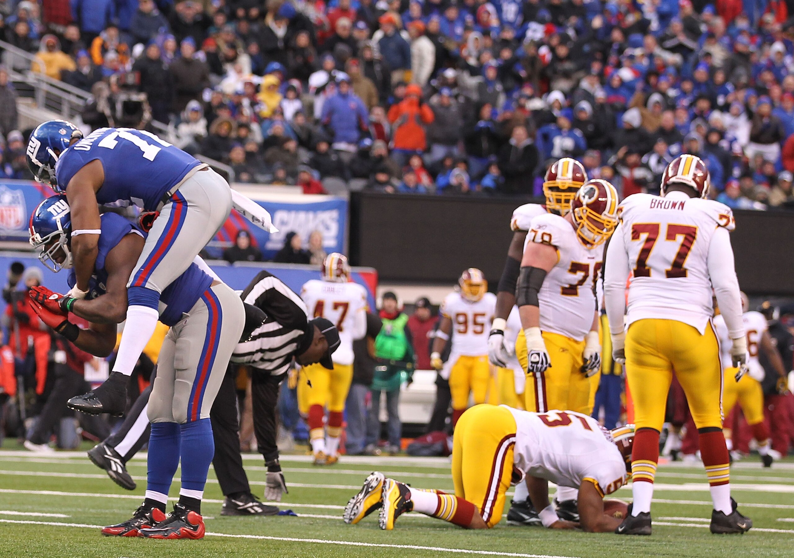 EAST RUTHERFORD, NJ - DECEMBER 05:  Justin Tuck #91 of the New York Giants celebrates with Osi Umenyiora #72 after Tuck sacked Donovan McNabb #5 of the Washington Redskins who fumbled and loset the ball during their game on December 5, 2010 at The New Mea