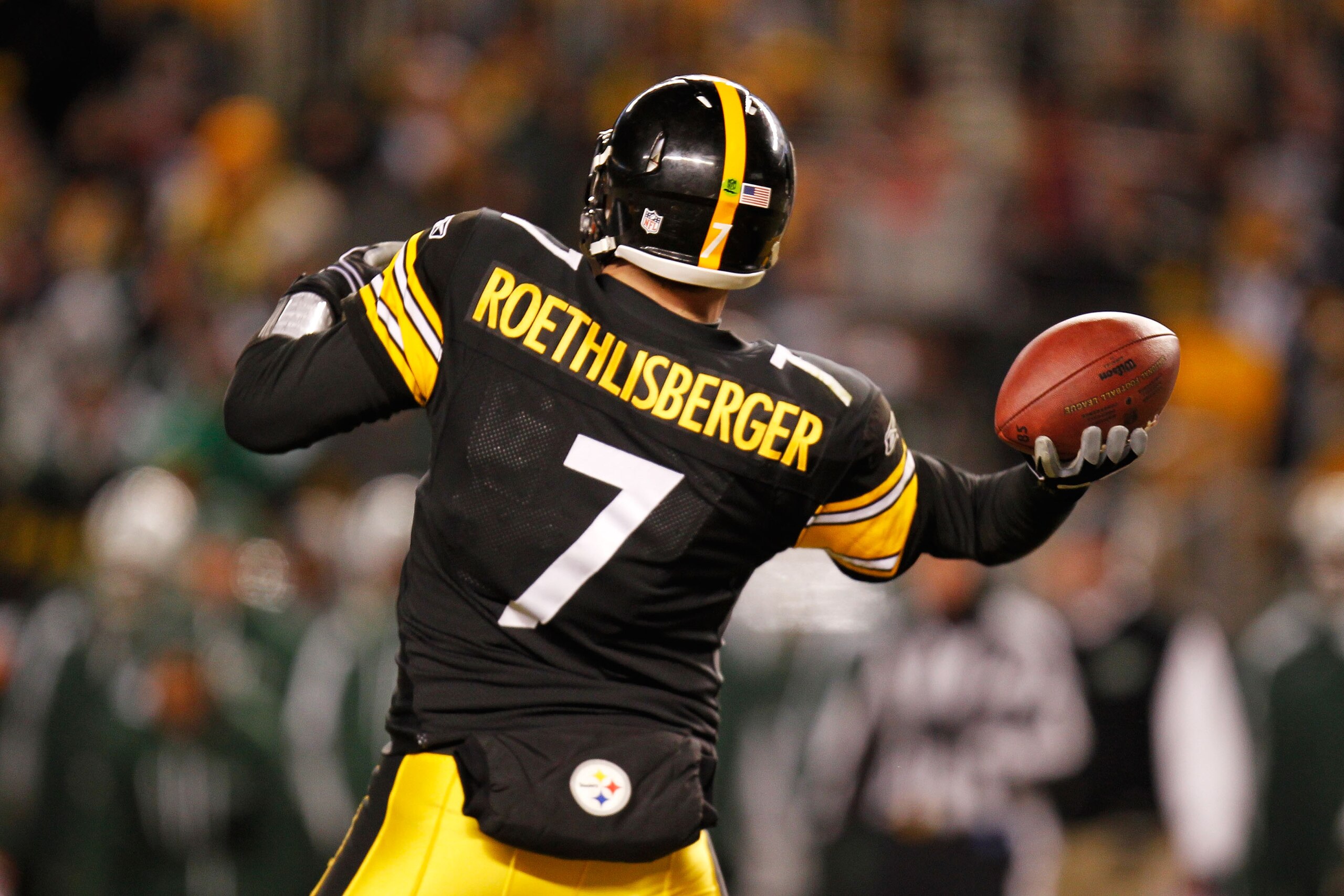 PITTSBURGH, PA - JANUARY 23:  Ben Roethlisberger #7 of the Pittsburgh Steelers drops back against the New York Jets during the 2011 AFC Championship game at Heinz Field on January 23, 2011 in Pittsburgh, Pennsylvania.  (Photo by Gregory Shamus/Getty Image