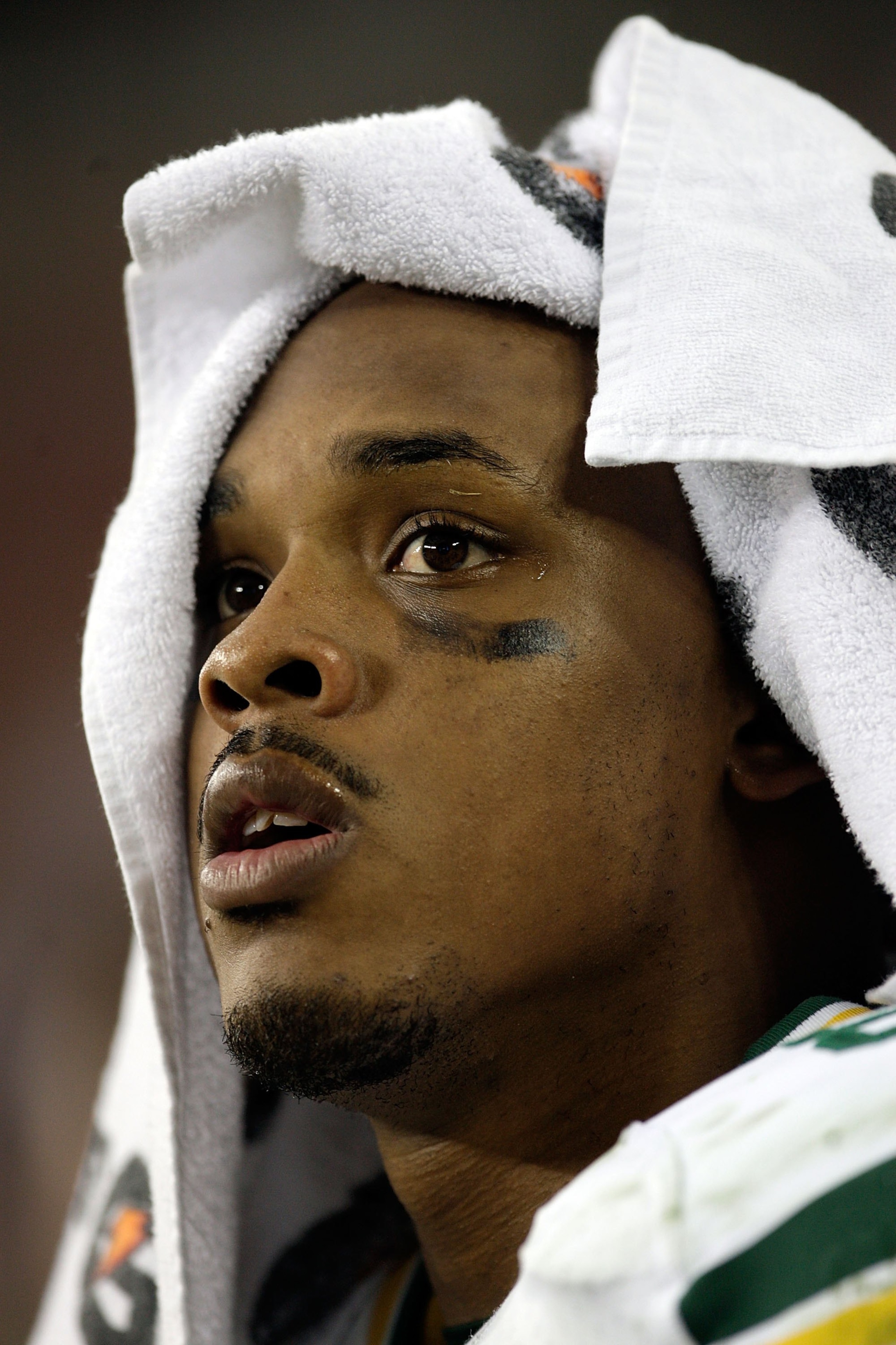 GLENDALE, AZ - JANUARY 03:  Tight end Jermichael Finley #88 of the Green Bay Packers looks on from the sideline against the Arizona Cardinals at University of Phoenix Stadium on January 3, 2010 in Glendale, Arizona.  (Photo by Jamie Squire/Getty Images)