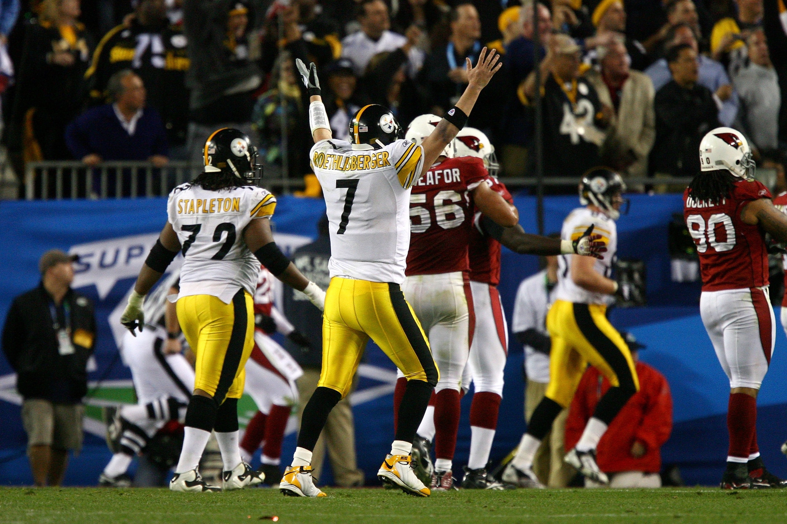 TAMPA, FL - FEBRUARY 01:  Ben Roethlisberger #7 of the Pittsburgh Steelers celebrates after he threw a 6-yard touchdown pass to Santonio Holmes #10 in the fourth quarter against the Arizona Cardinals during Super Bowl XLIII on February 1, 2009 at Raymond