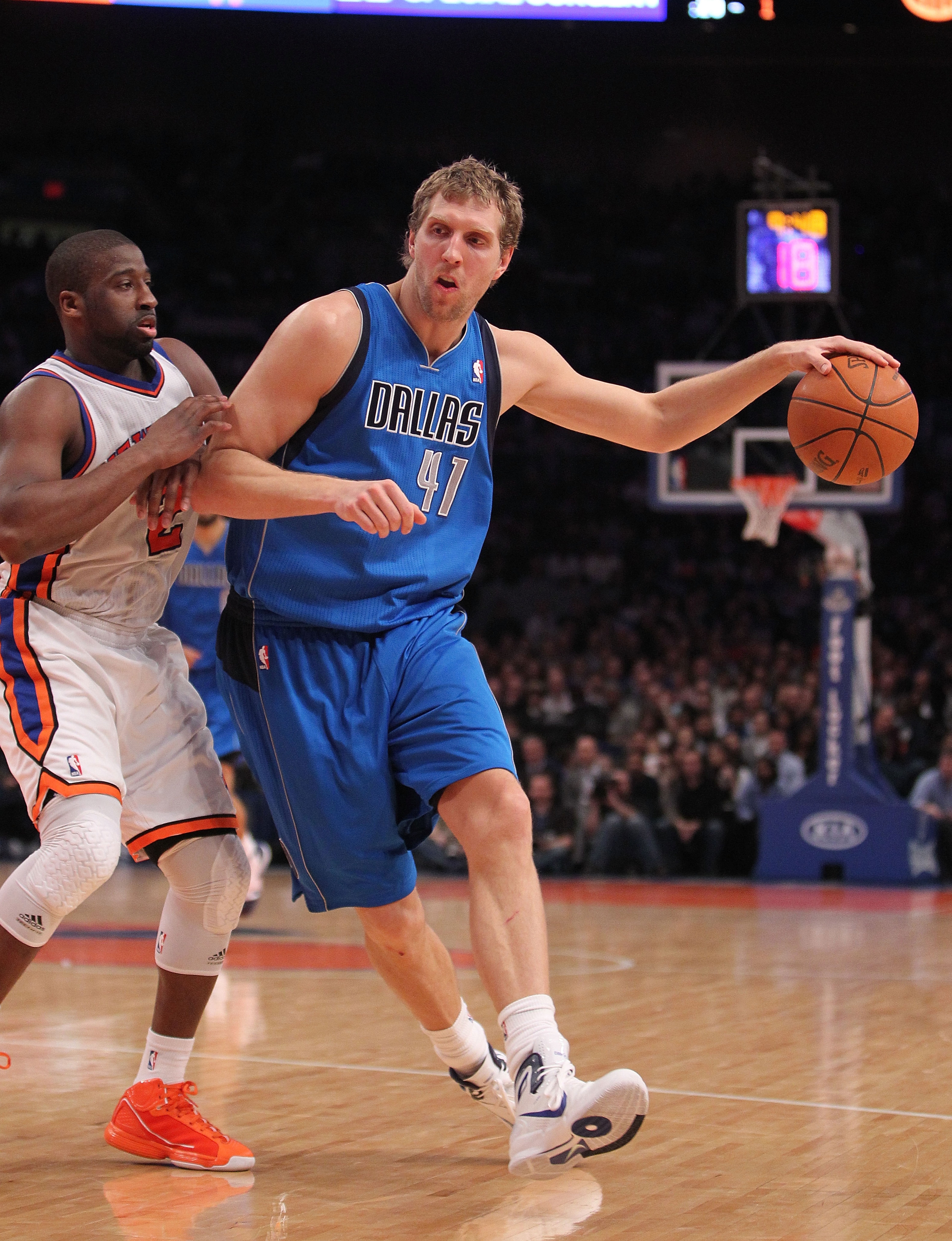 NEW YORK, NY - FEBRUARY 02: Dirk Nowitzki #41 of the Dallas Mavericks drives the ball against Raymond Felton #2 of the New York Knicks at Madison Square Garden on February 2, 2011 in New York City. NOTE TO USER: User expressly acknowledges and agrees tha NEW YORK, NY - FEBRUARY 02: Dirk Nowitzki #41 of the Dallas Mavericks drives the ball against Raymond Felton #2 of the New York Knicks at Madison Square Garden on February 2, 2011 in New York City. NOTE TO USER: User expressly acknowledges and agrees tha