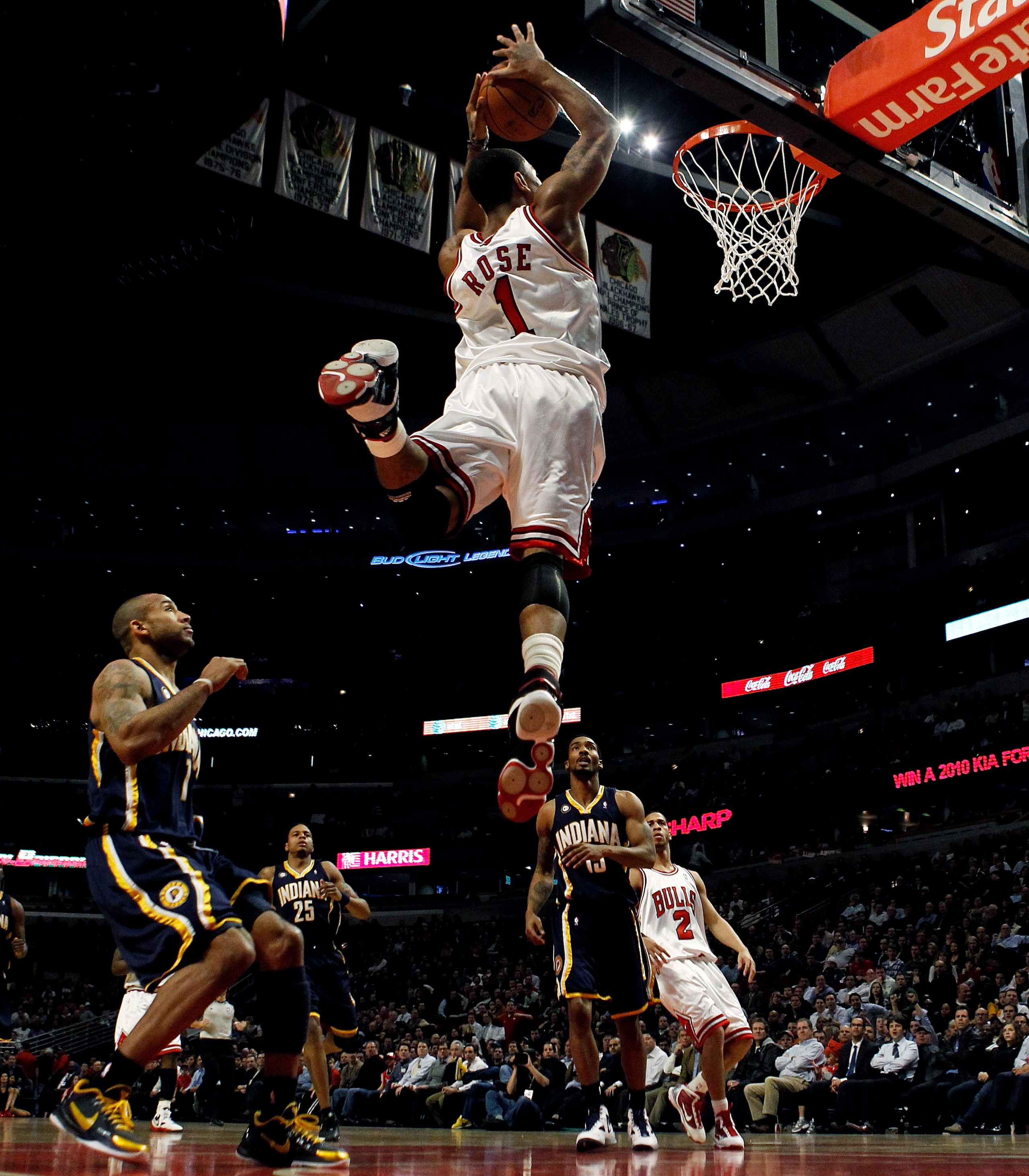 CHICAGO - FEBRUARY 24: Derrick Rose #1 of the Chicago Bulls takes a pass and leaps to dunk the ball against the Indiana Pacers at the United Center on February 24, 2010 in Chicago, Illinois. The Bulls defeated the Pacers 120-110. NOTE TO USER: User expres