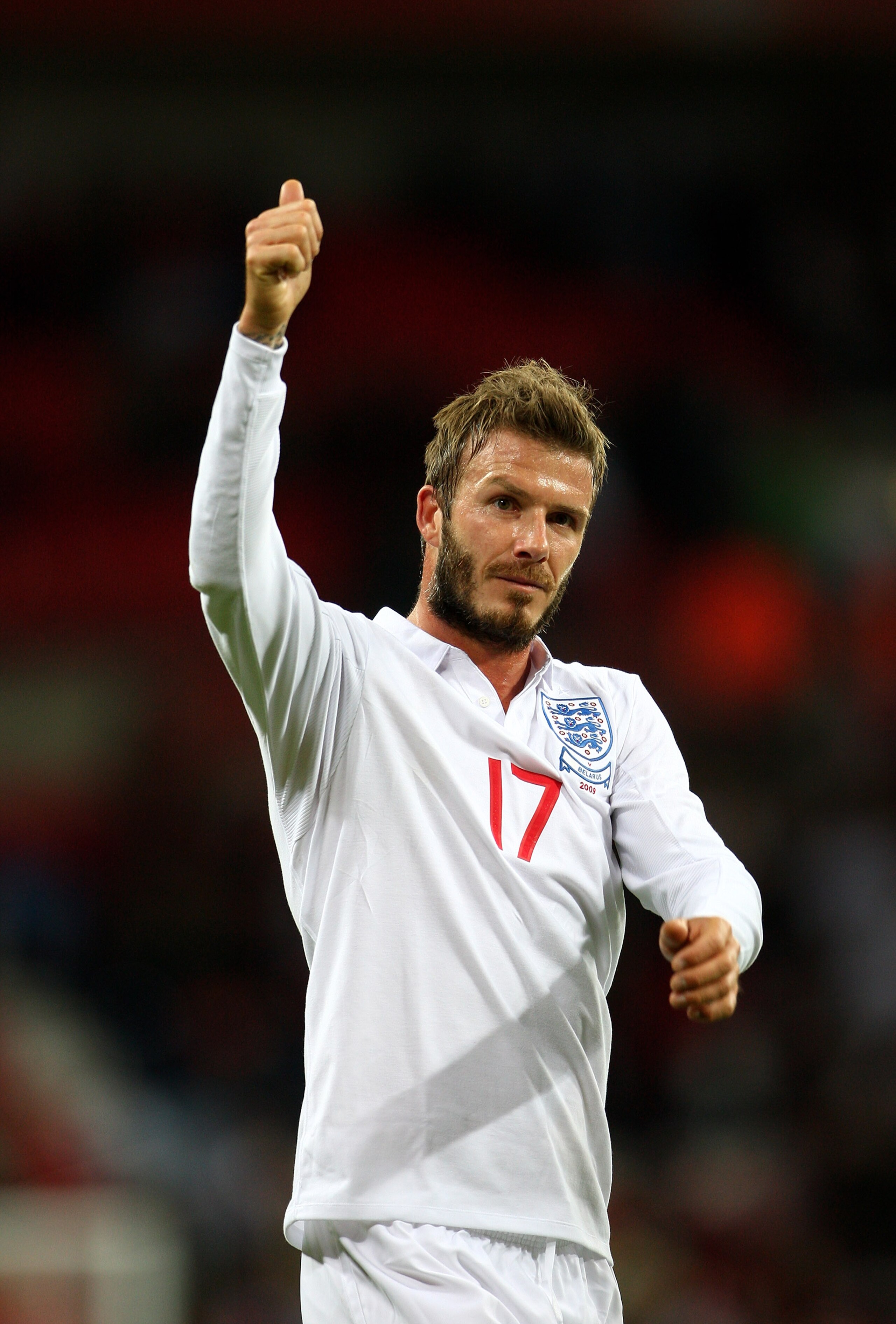 LONDON, ENGLAND - OCTOBER 14:  David Beckham of England gives the thumbs up at the end of the FIFA 2010 World Cup Qualifying Group 6 match between England and Belarus at Wembley Stadium on October 14, 2009 in London, England.  (Photo by Phil Cole/Getty Im