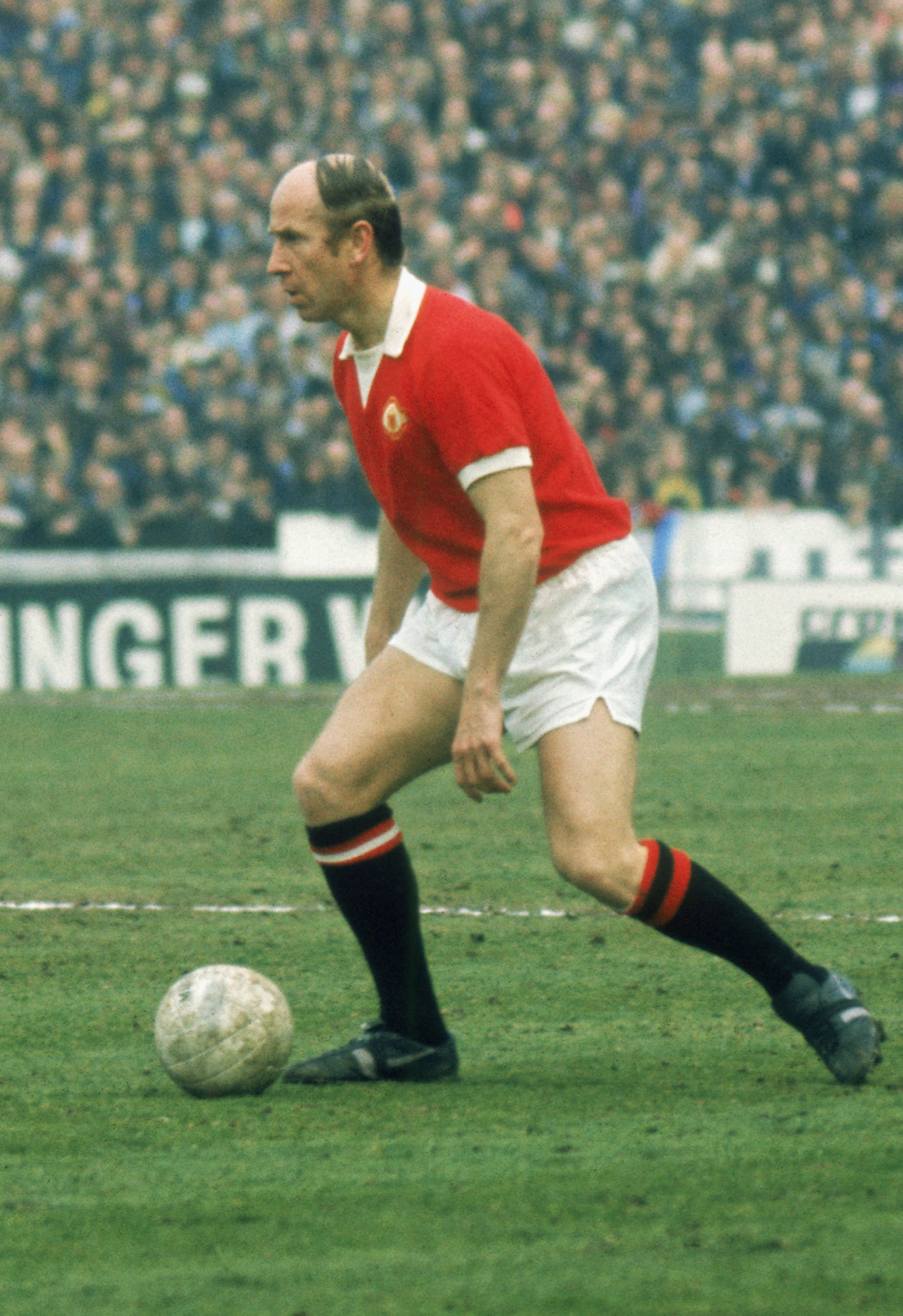 LONDON - APRIL 28:  Bobby Charlton of Manchester United runs with the ball during the League Division One match between Chelsea and Manchester United held on April 28, 1973 at Stamford Bridge, in London. Chelsea won the match 1-0. This was a special game